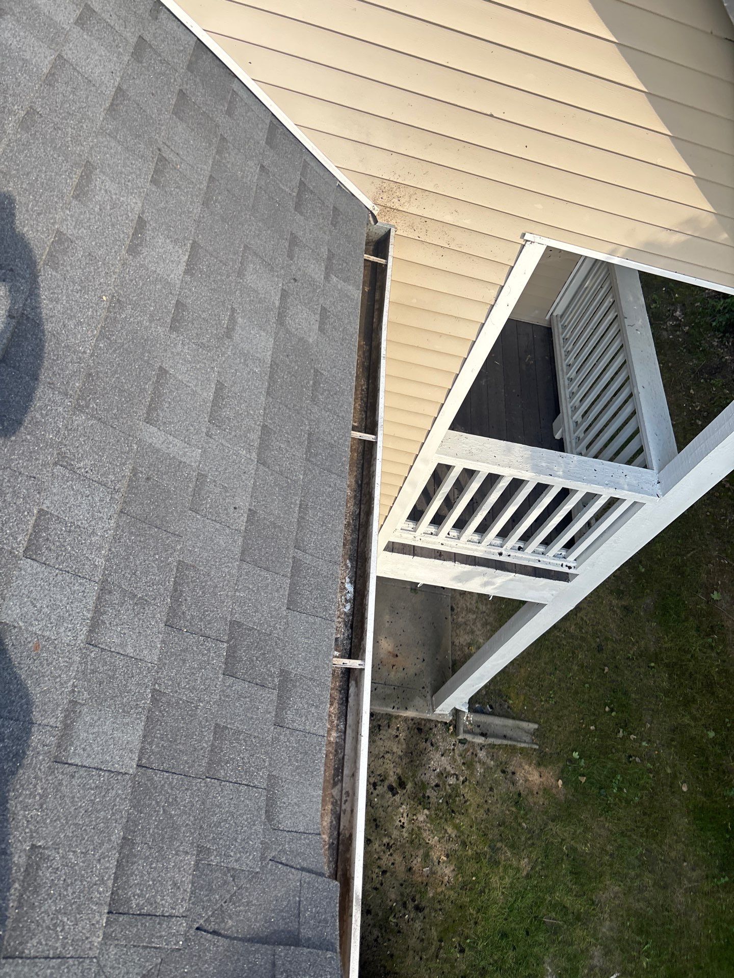Commercial gutter cleaning Cedar Rapids after photo with clean gutters