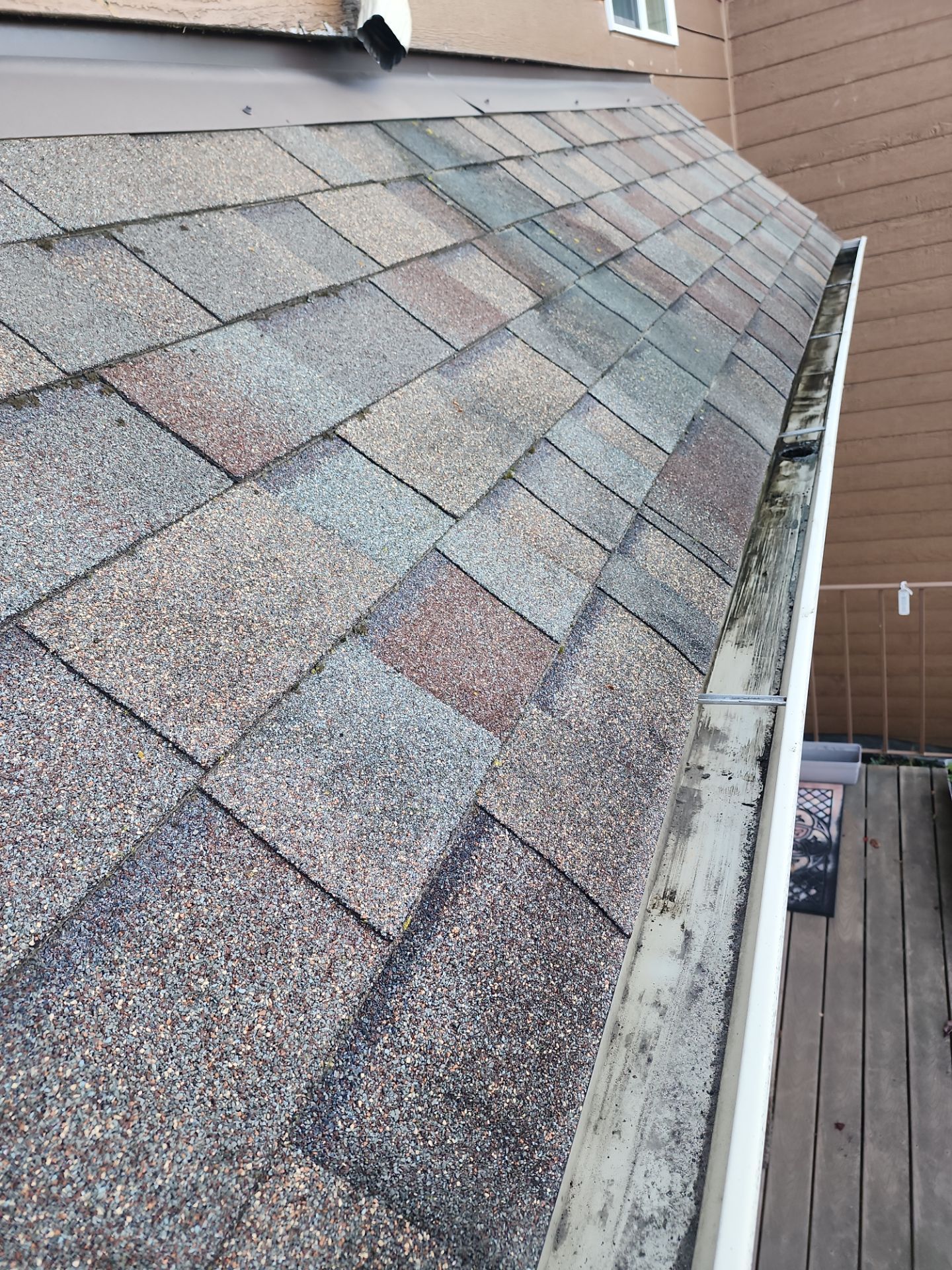 Commercial gutter cleaning Montana after photo with clean gutters