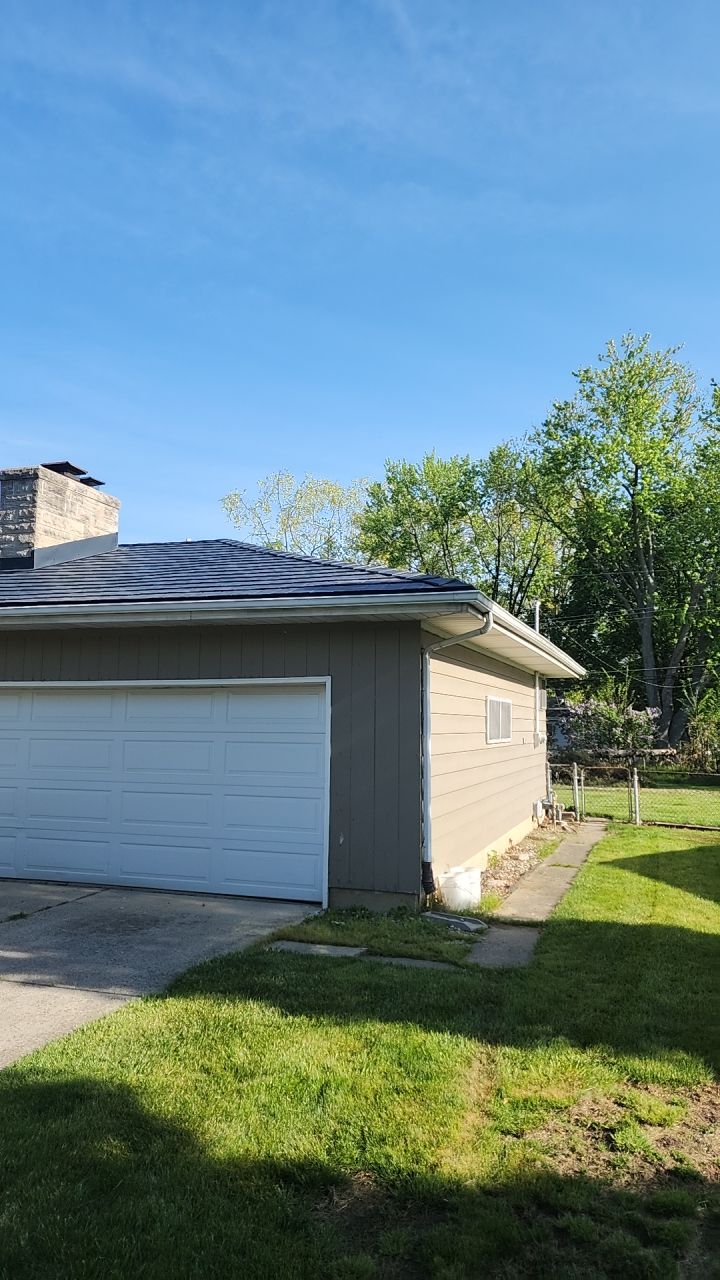 Residential Roofing Installation using Vic West Nothridge Slate by 4Ever Metal Roofing