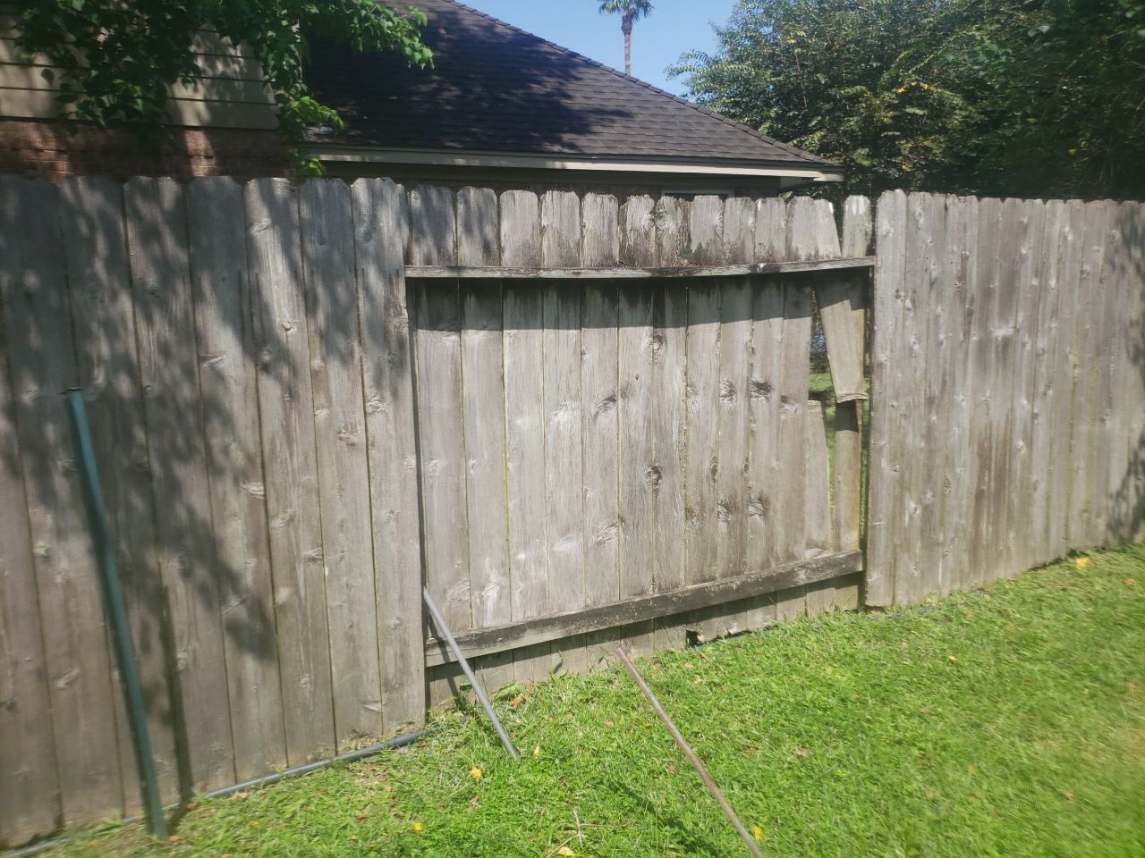 6'6" Western Red Cedar Fence Install by Astro Outdoor Designs