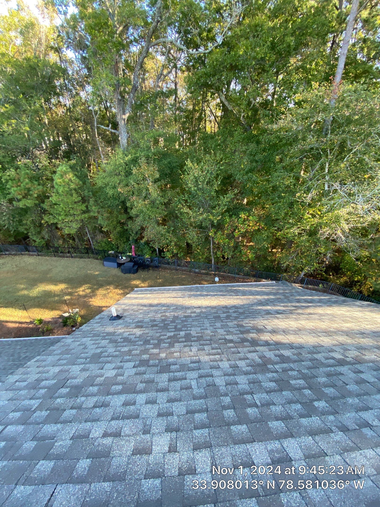 GAF HDZ - Weathered Wood by Linta Roofing Inc