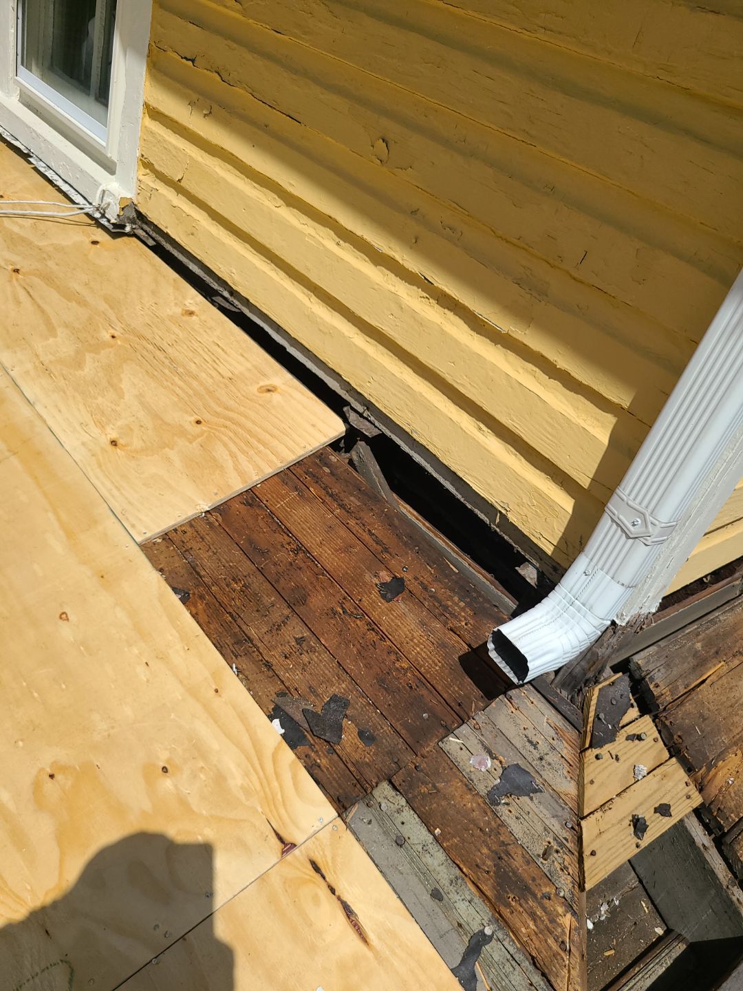 Arlington: CertainTeed Landmark Designer Shingles in Moire Black by RM Banning, Inc.