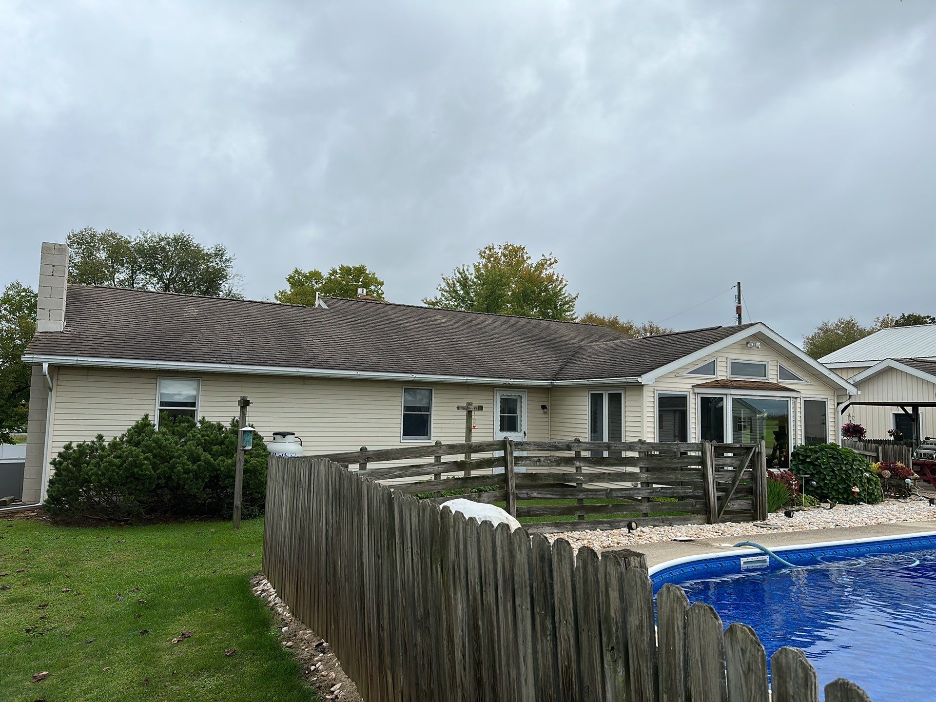 Metal roof-slate by Esh Builders