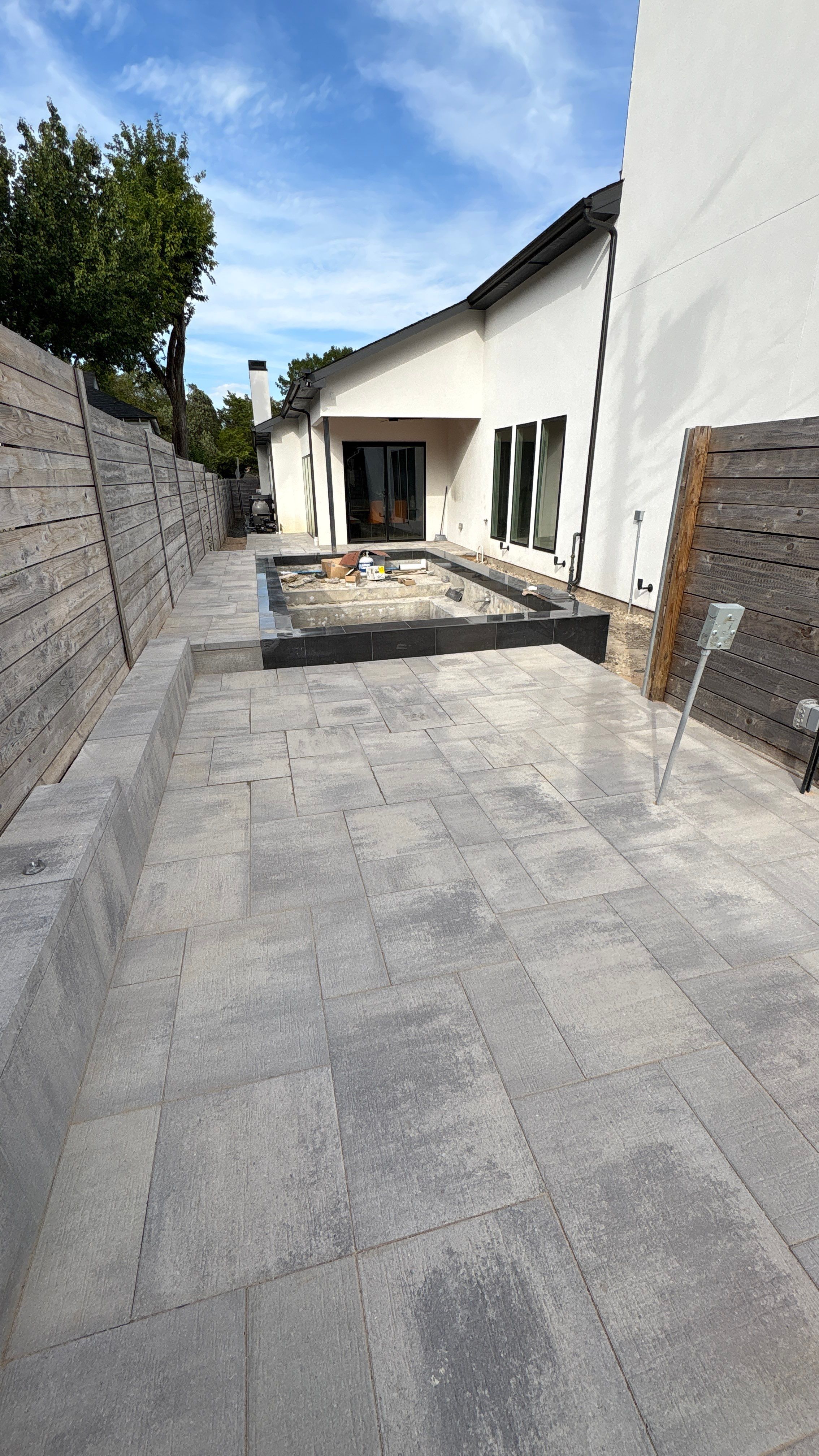 Modern Raised Spool by Pinnacle Pools and Spas - DFW