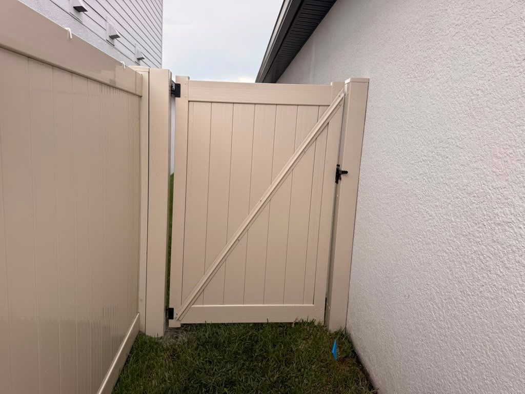 Tan Vinyl Privacy Fence Installation for Sarasota Home by True Fence LLC