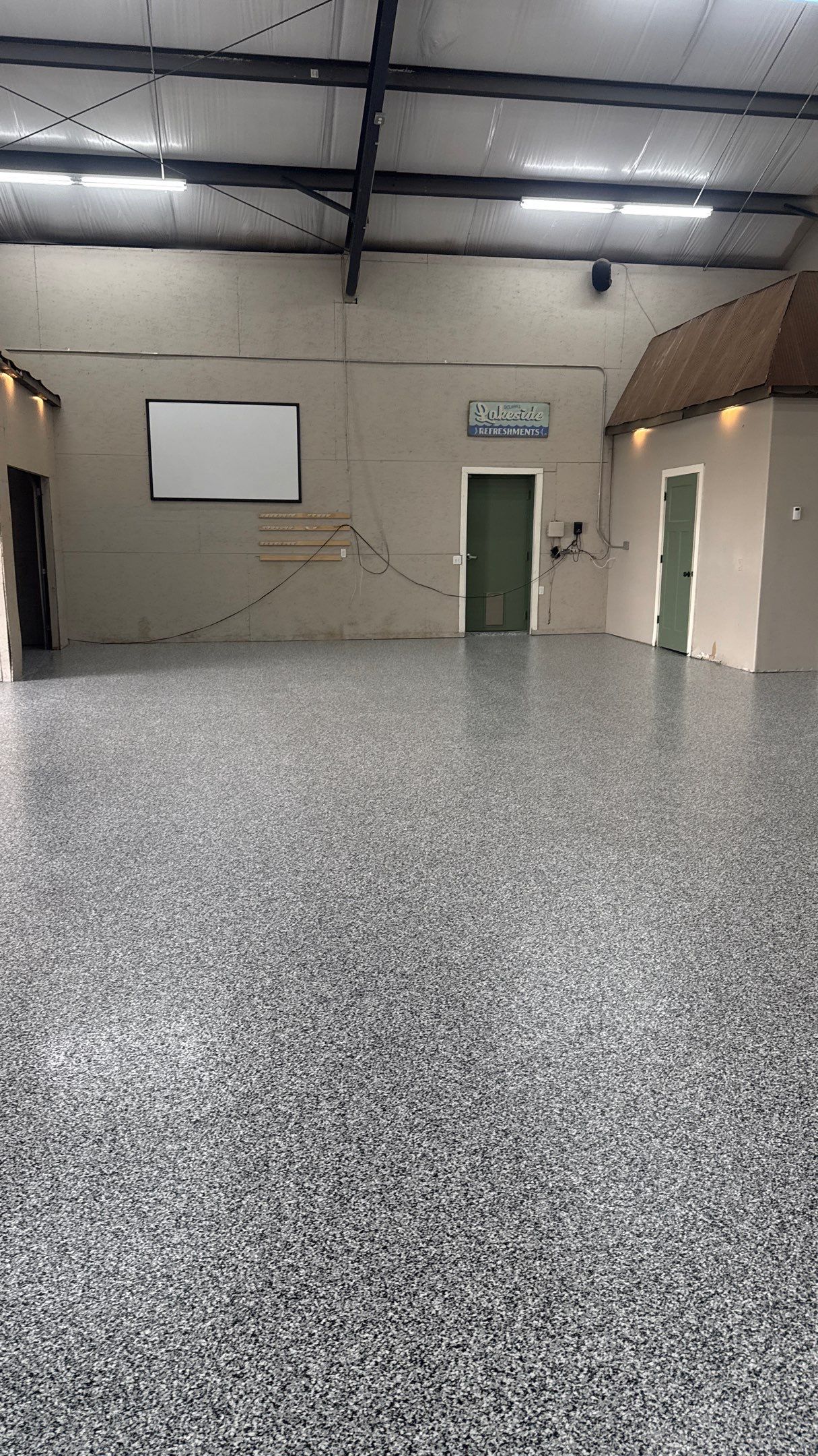 Domino Flake Floor Coating in De Soto by Banner Garage