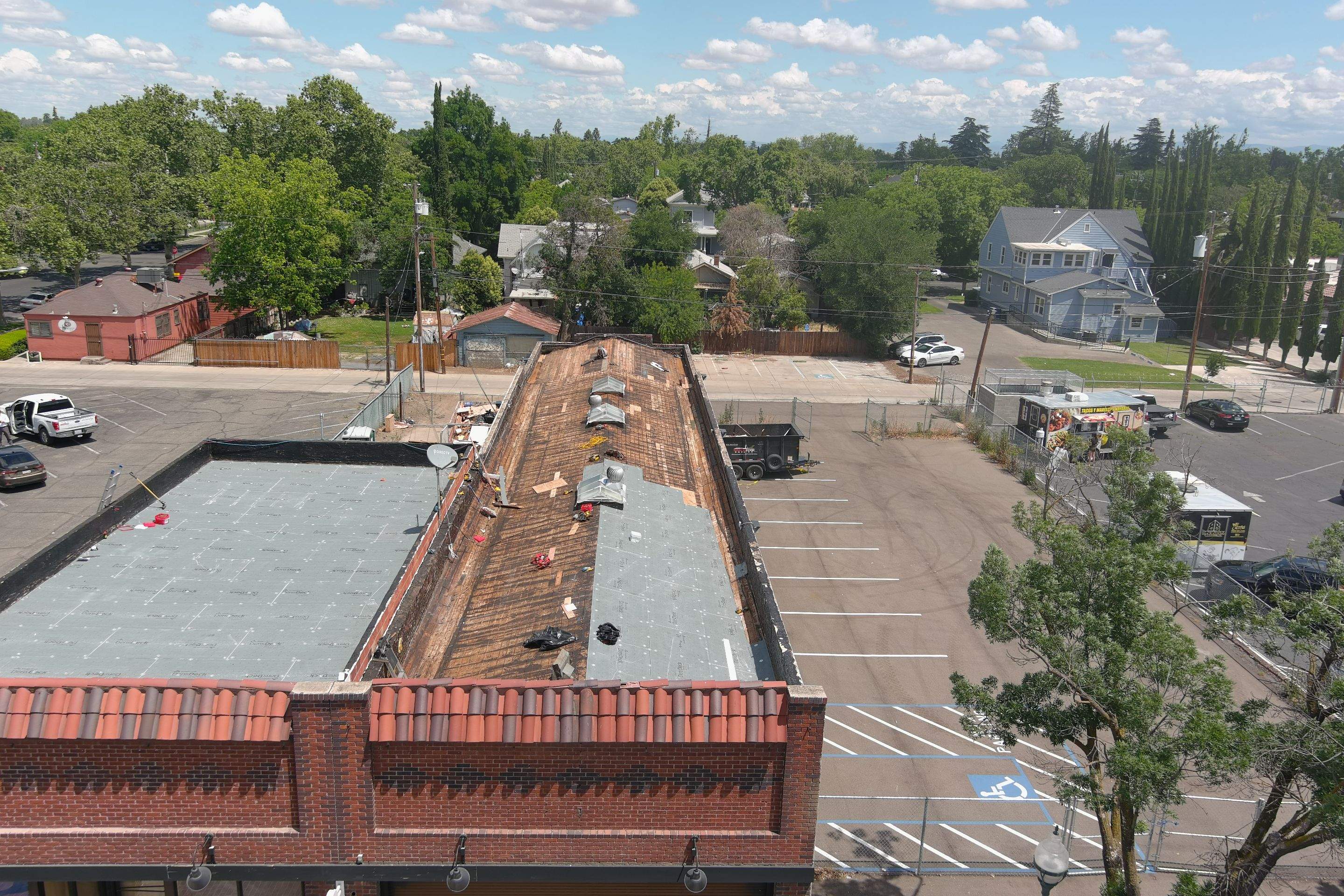 Commercial Roofing Installation using Conklin BenchPly system with PUMA top coat (imbedded fabric system) by Straight Edge Roofing Inc
