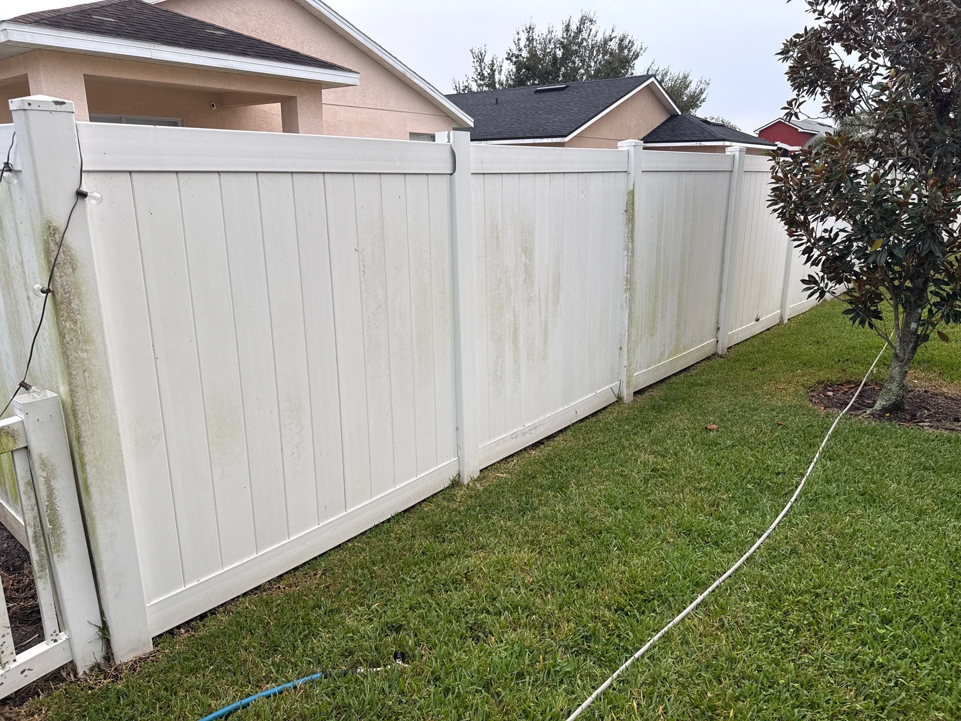 Vinyl Fence Cleaning, Driveway & Sidewalk Cleaning in Crystal Lakes – Palmetto, FL by Sunshine AquaWash