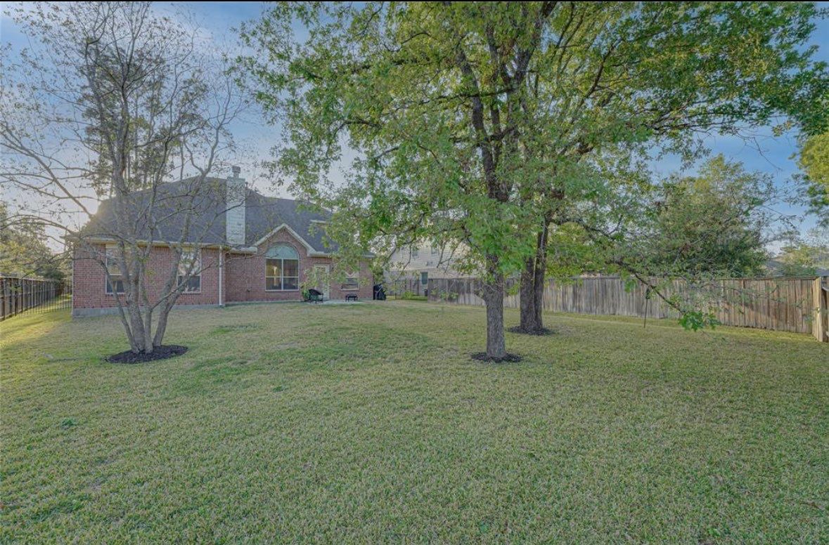 Pool, Patio Cover and Summer Kitchen in Creekside by SophAlx LLC