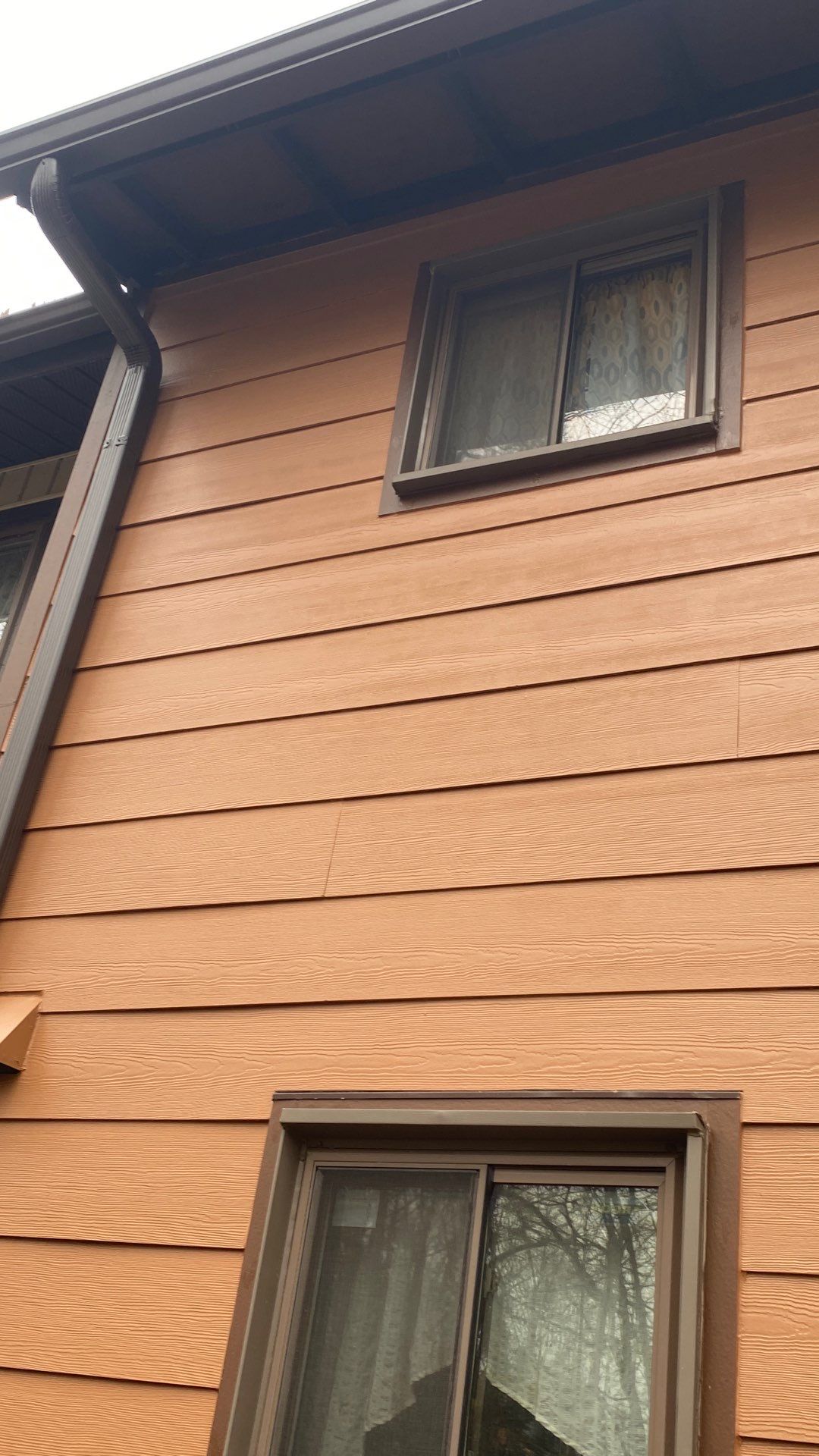 Reston: Residential Siding Replacement with James Hardie Statement Beaded Plank in Cappuccino Muffin by RM Banning, Inc.