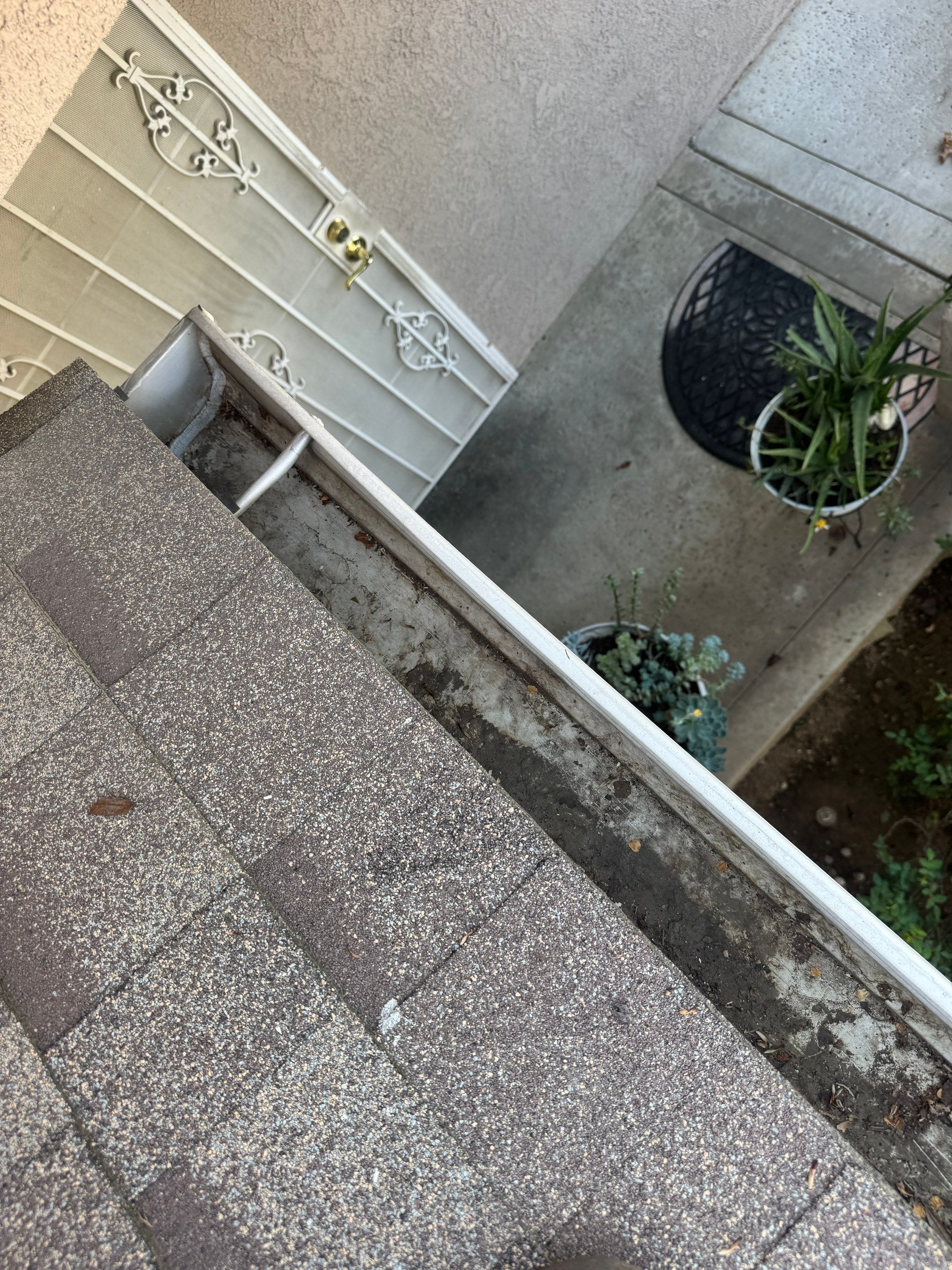 HOA gutter cleaning after photo.