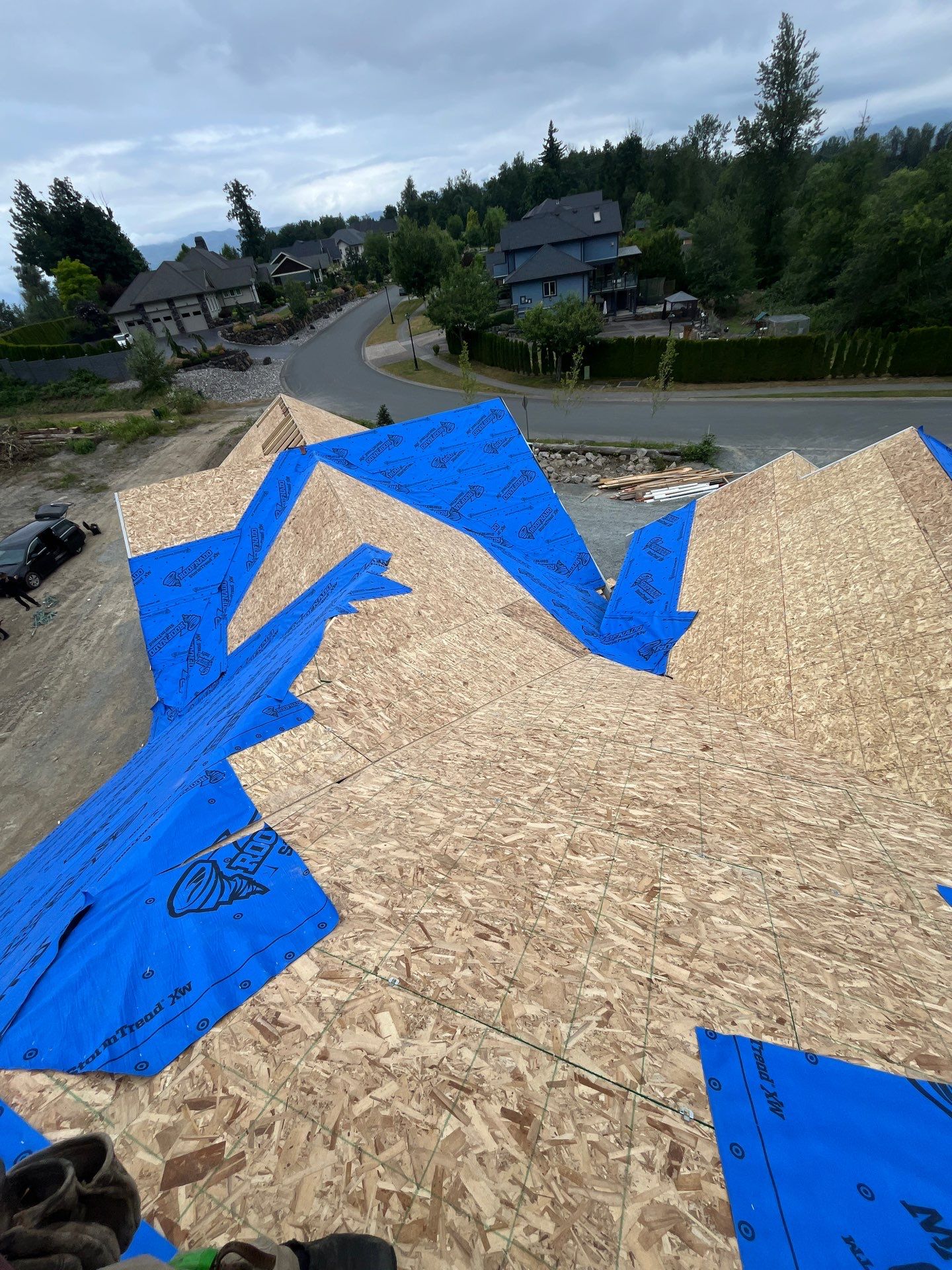 Residential Roofing Installation using GAF Timberline HDZ Charcoal by Top Notch Roofing Inc