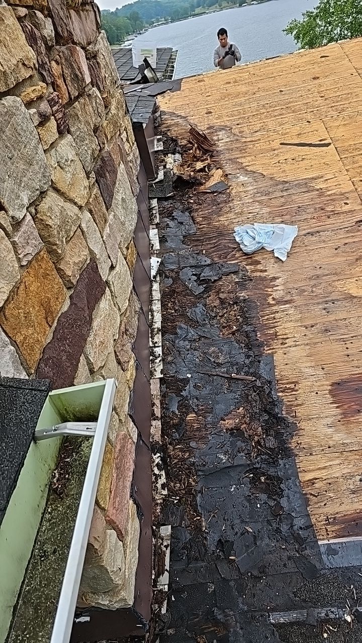 ATLAS PINNACLE HP W/SCOTCHGARD COLOR: WEATHERED WOOD by Eagle Eye Roofing