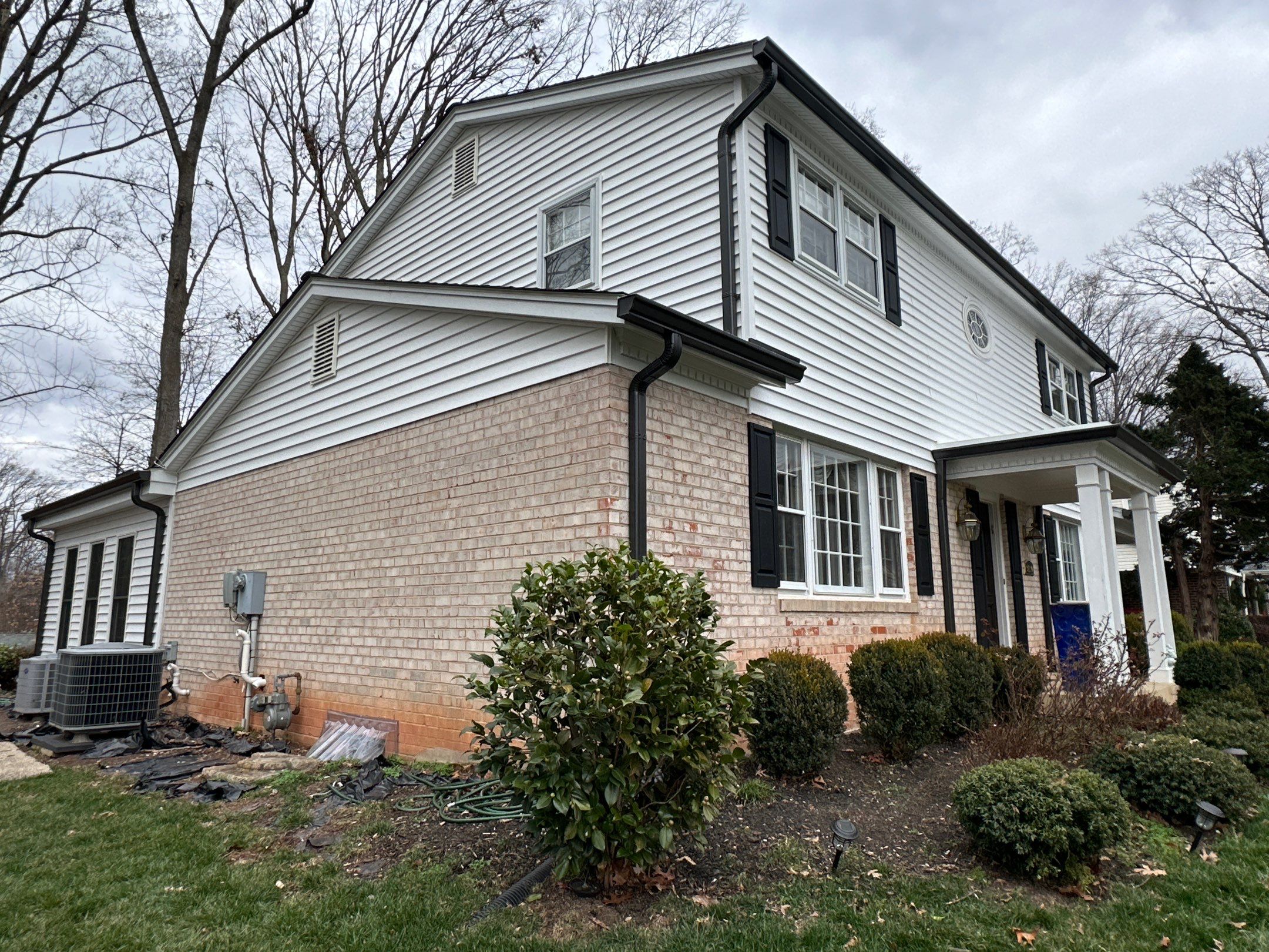 Springfield CertainTeed Charcoal Black Roof & CertainTeed Colonial White Siding by RM Banning, Inc.