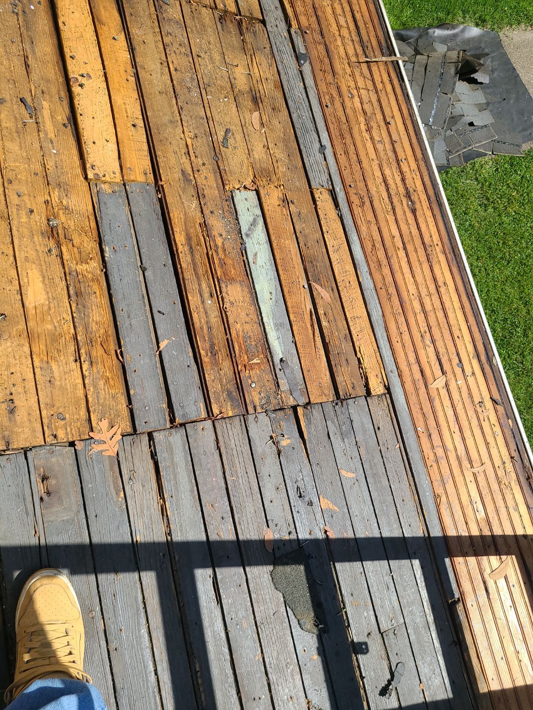 Arlington: CertainTeed Landmark Designer Shingles in Moire Black by RM Banning, Inc.