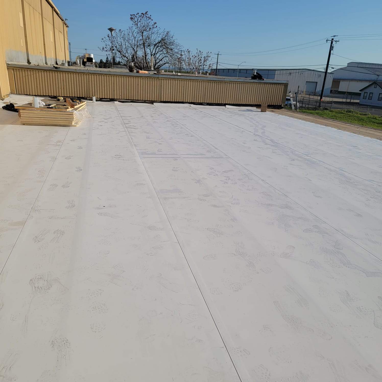 TPO single-ply roofing system using GAF by Straight Edge Roofing Inc