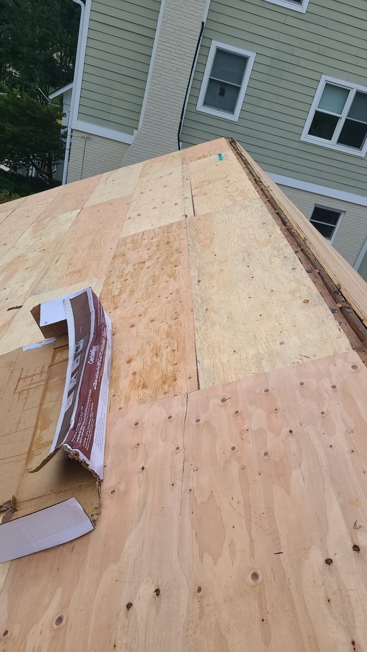 Arlington: CertainTeed Landmark Designer Shingles in Colonial Slate by RM Banning, Inc.