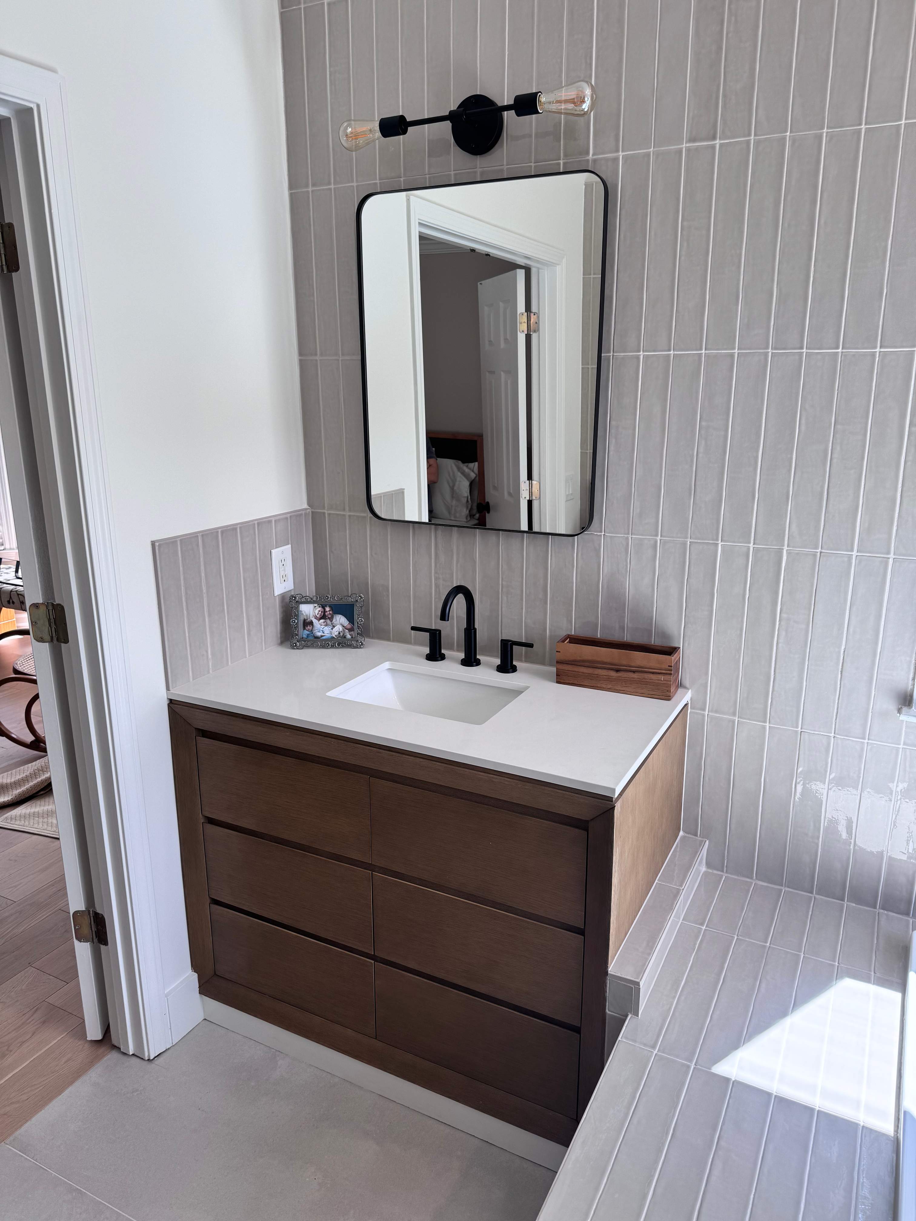 Master bathroom renovation by Prudencio