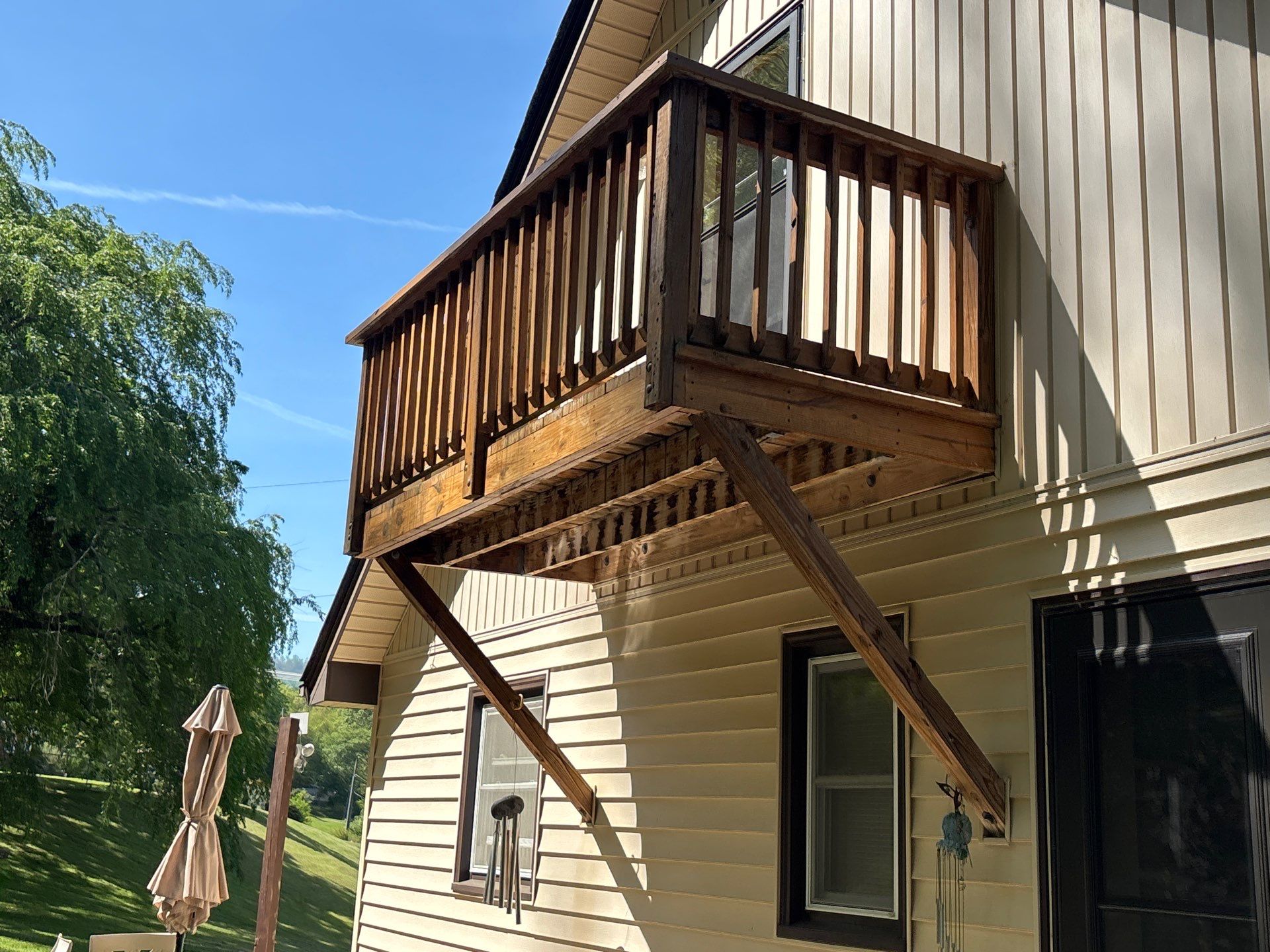 Wood Deck using Wood Sealant by DuraSeal