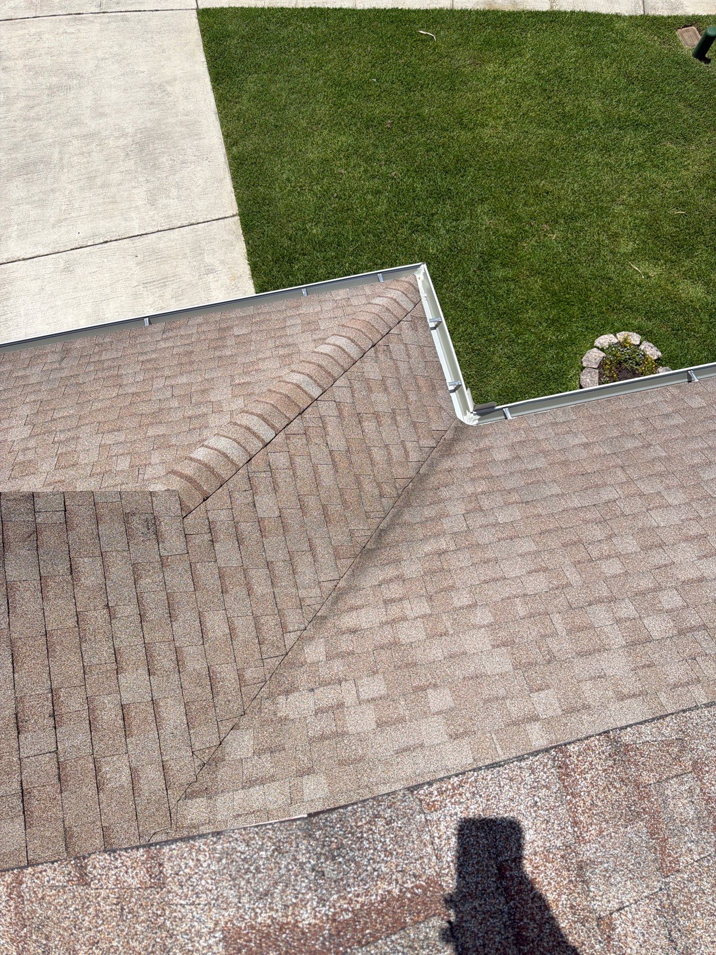 Shingle Roof Cleaning in Hunters Creek, Orlando by Mallard Systems