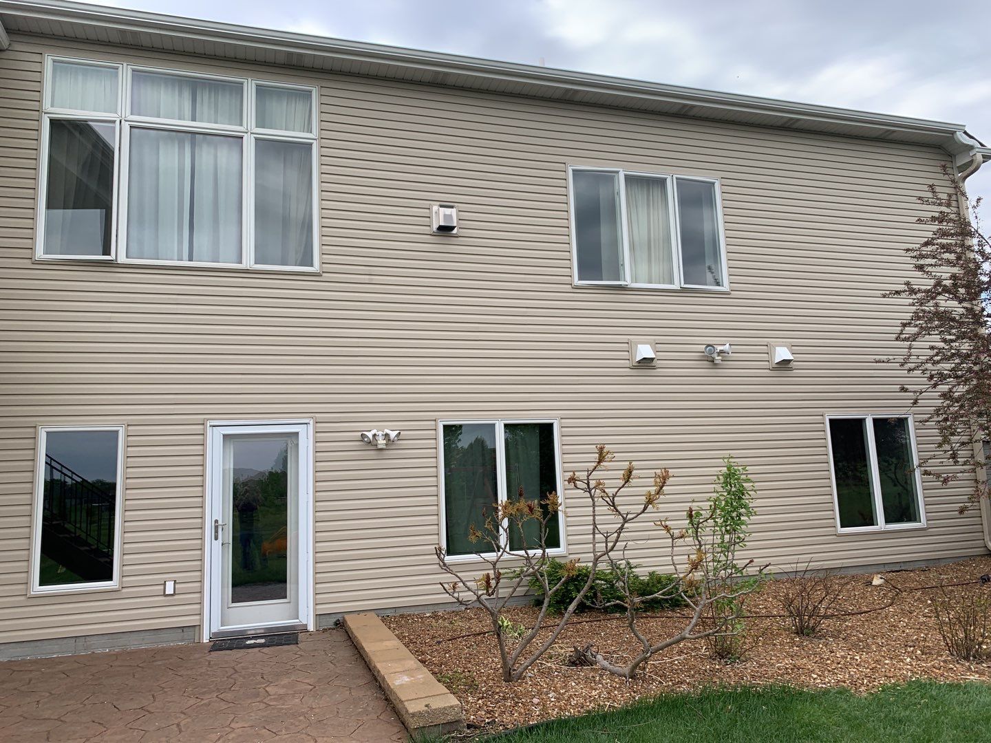Residential Re-Roof using Landmark Shingles by White Castle Roofing