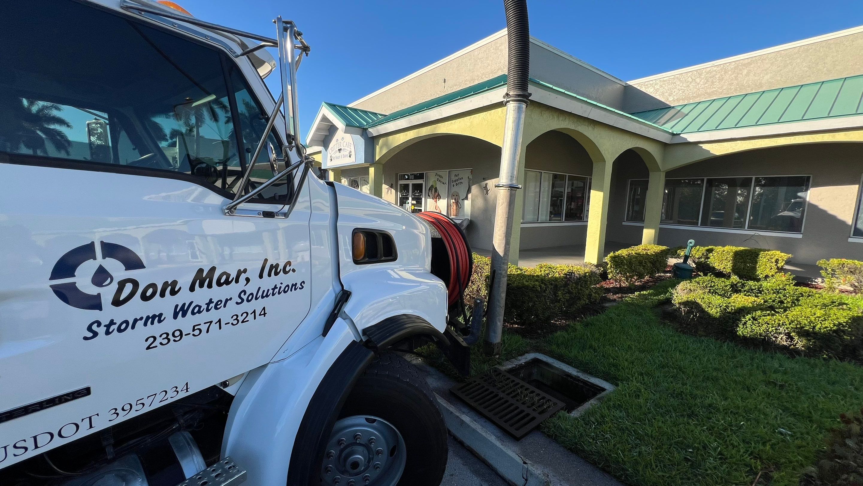 Stromwater System Maintenance at Bill Smith Appliances / Critter Cafe Marco Island Catch Basin by Don Mar, Inc. Storm Water Solutions