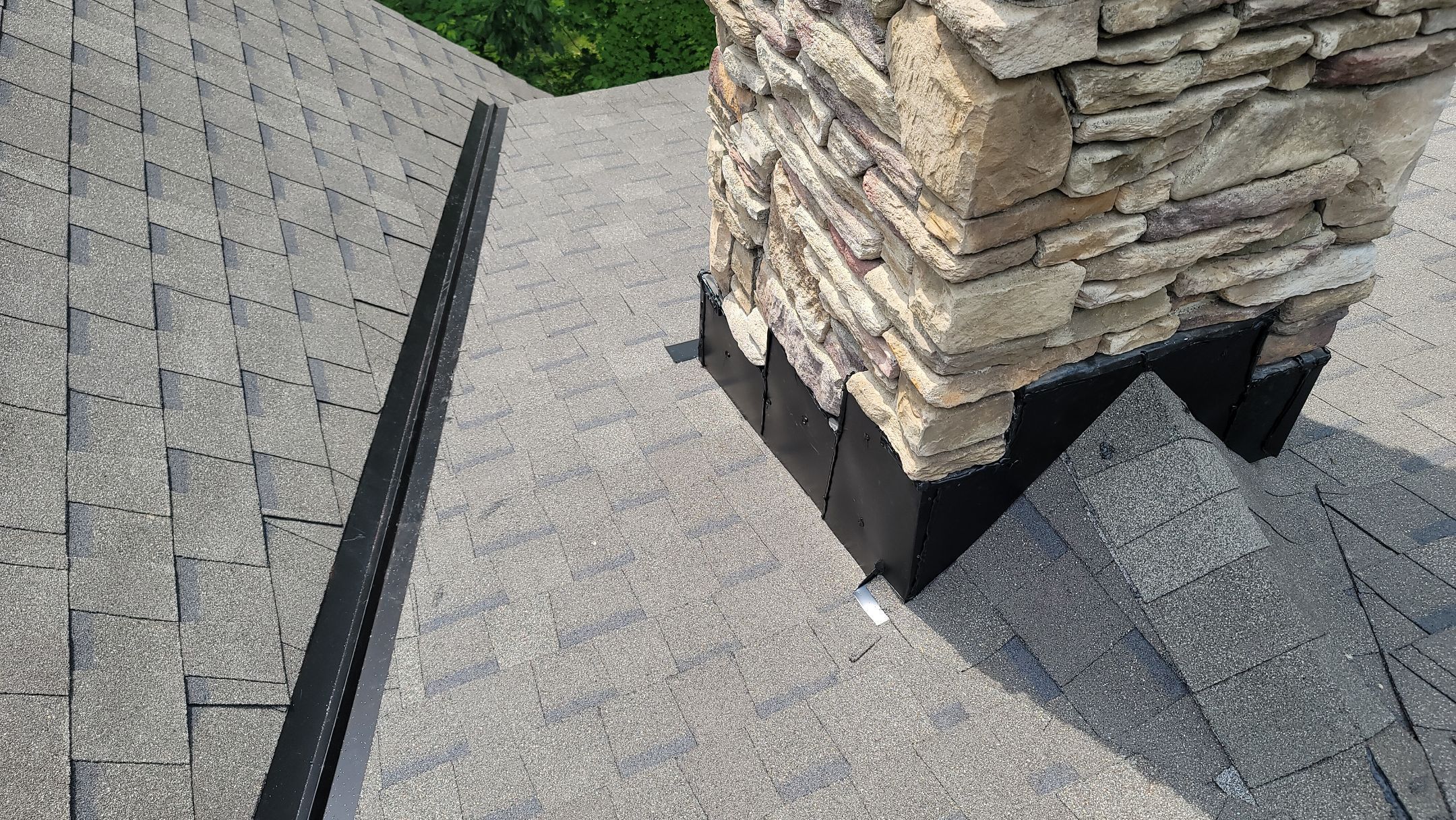 ATLAS PINNACLE HP W/SCOTCHGARD COLOR: WEATHERED WOOD by Eagle Eye Roofing