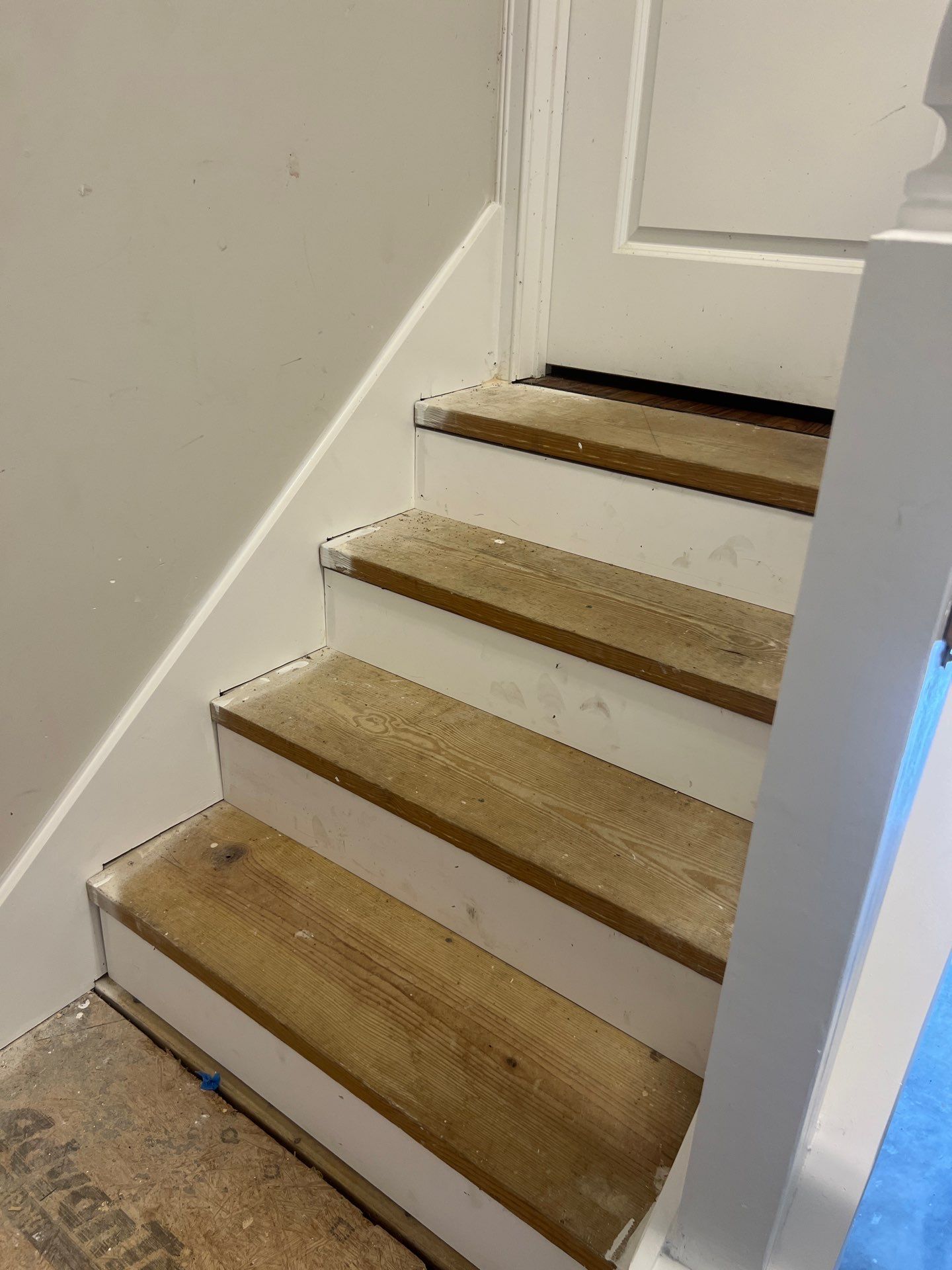 Carpet & Stack stone by Vrmmm Flooring