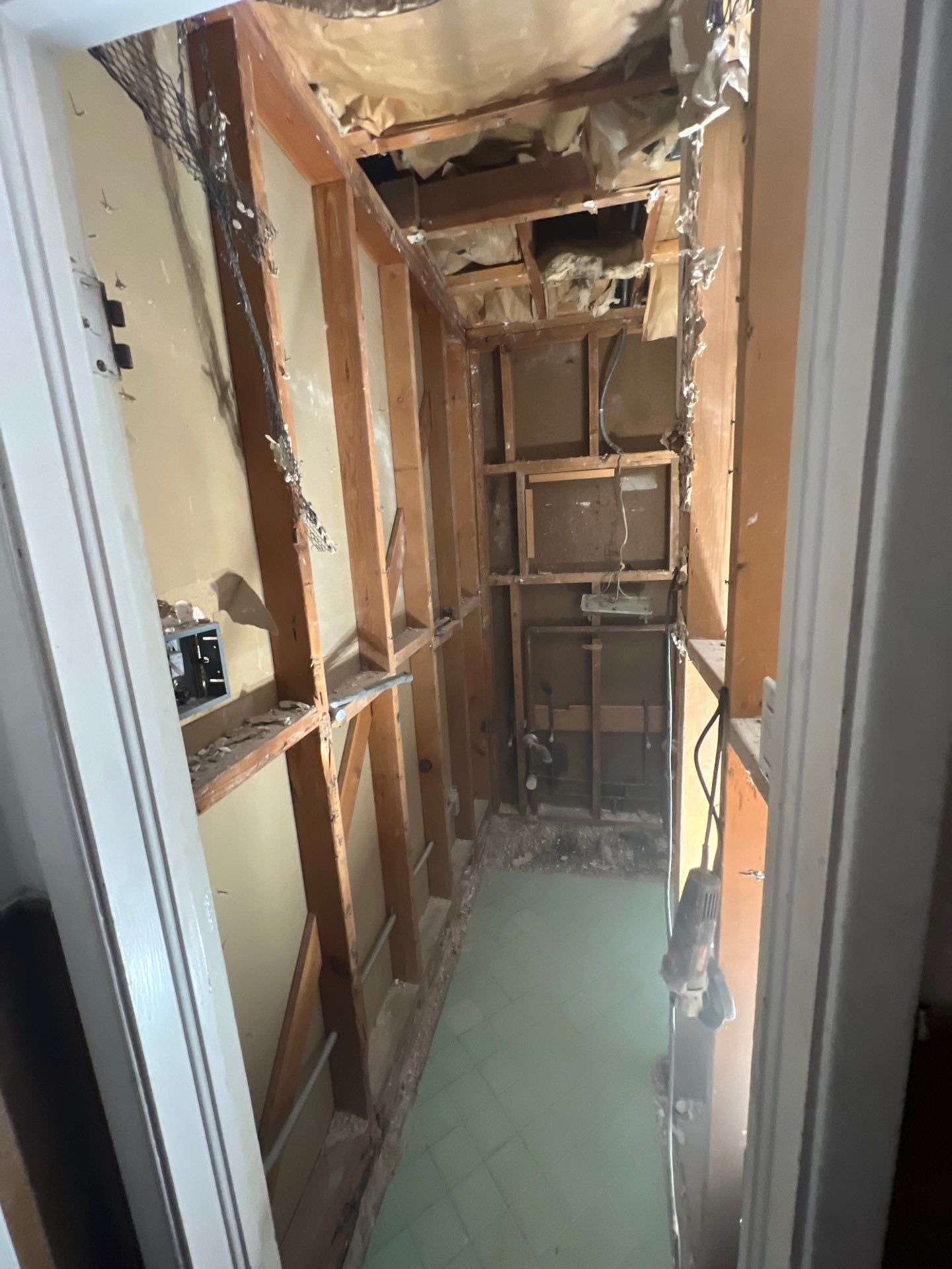 Bathroom remodel by Castro Brothers Solutions