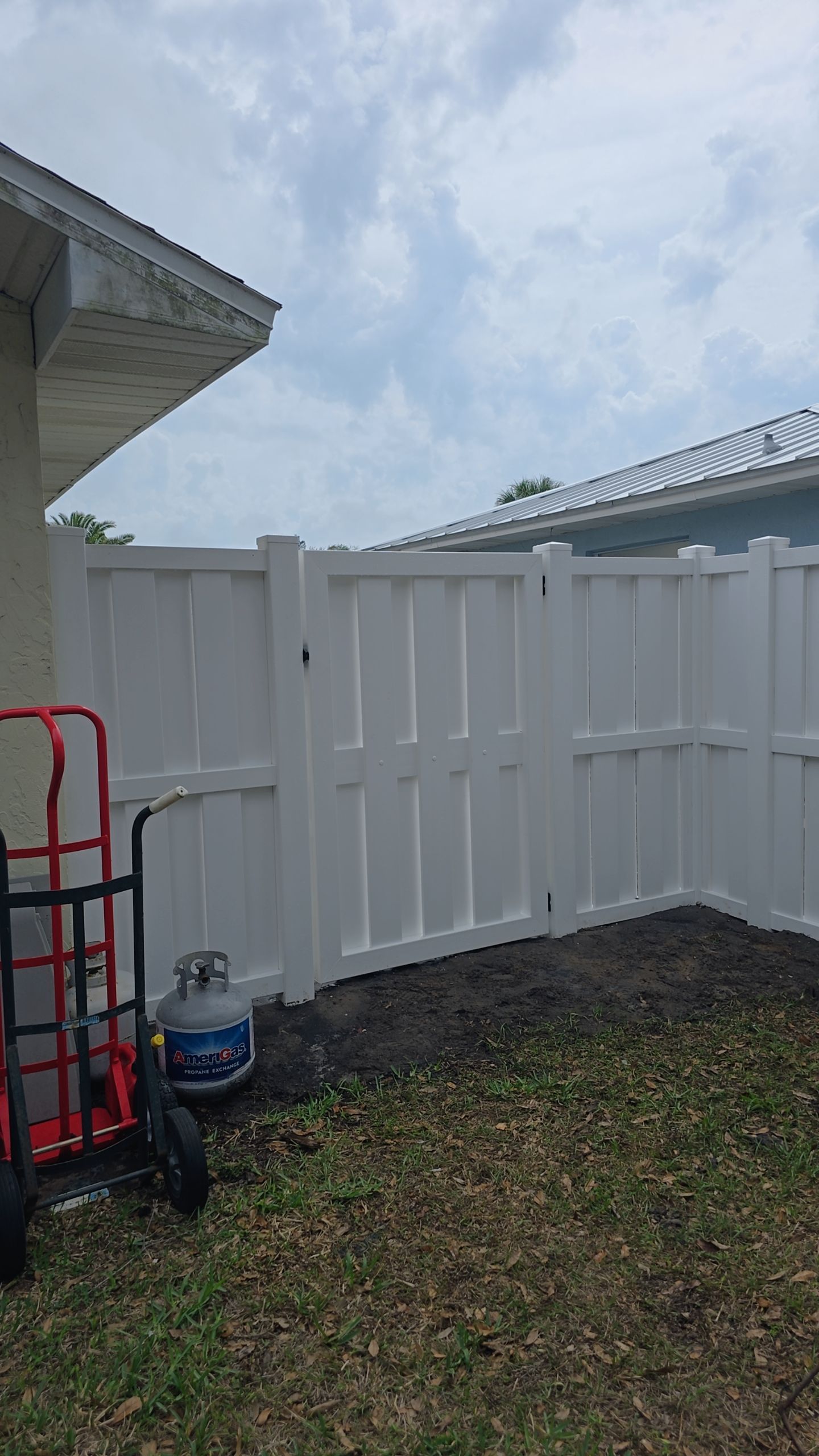 Vinyl Shadowbox Installation in Venice by True Fence LLC