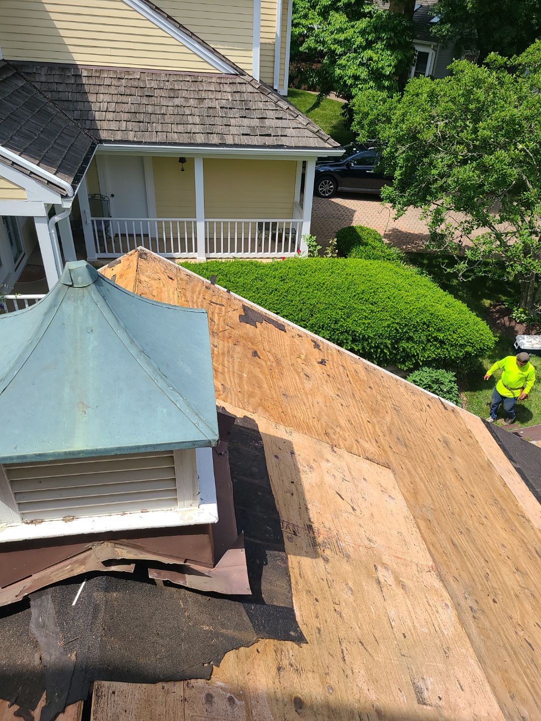 Arlington: CertainTeed Grand Manor Designer Shingles in Weathered Wood by RM Banning, Inc.