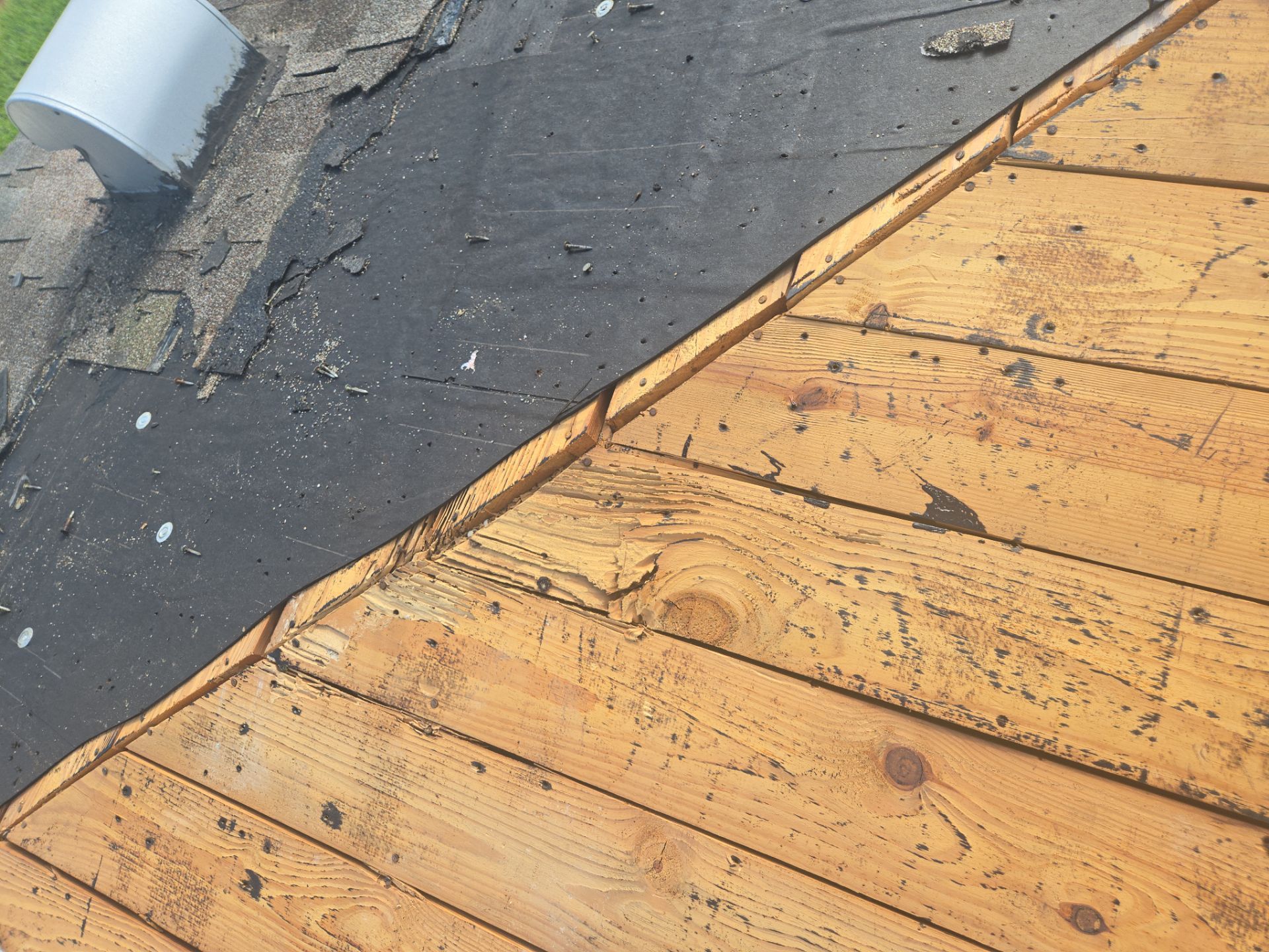 Project in St. Petersburg 33710 by Mitchell Roofing Company LLC 