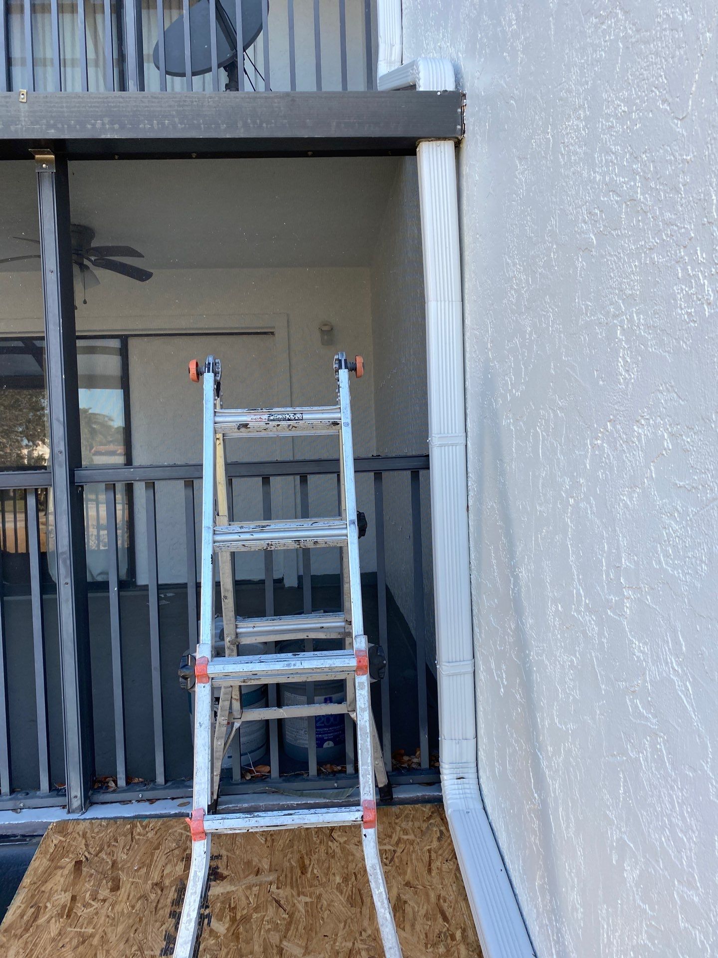 Gutter cleaning all buildings are the same for 6 units in Fort Myers FL by Gutter Professors