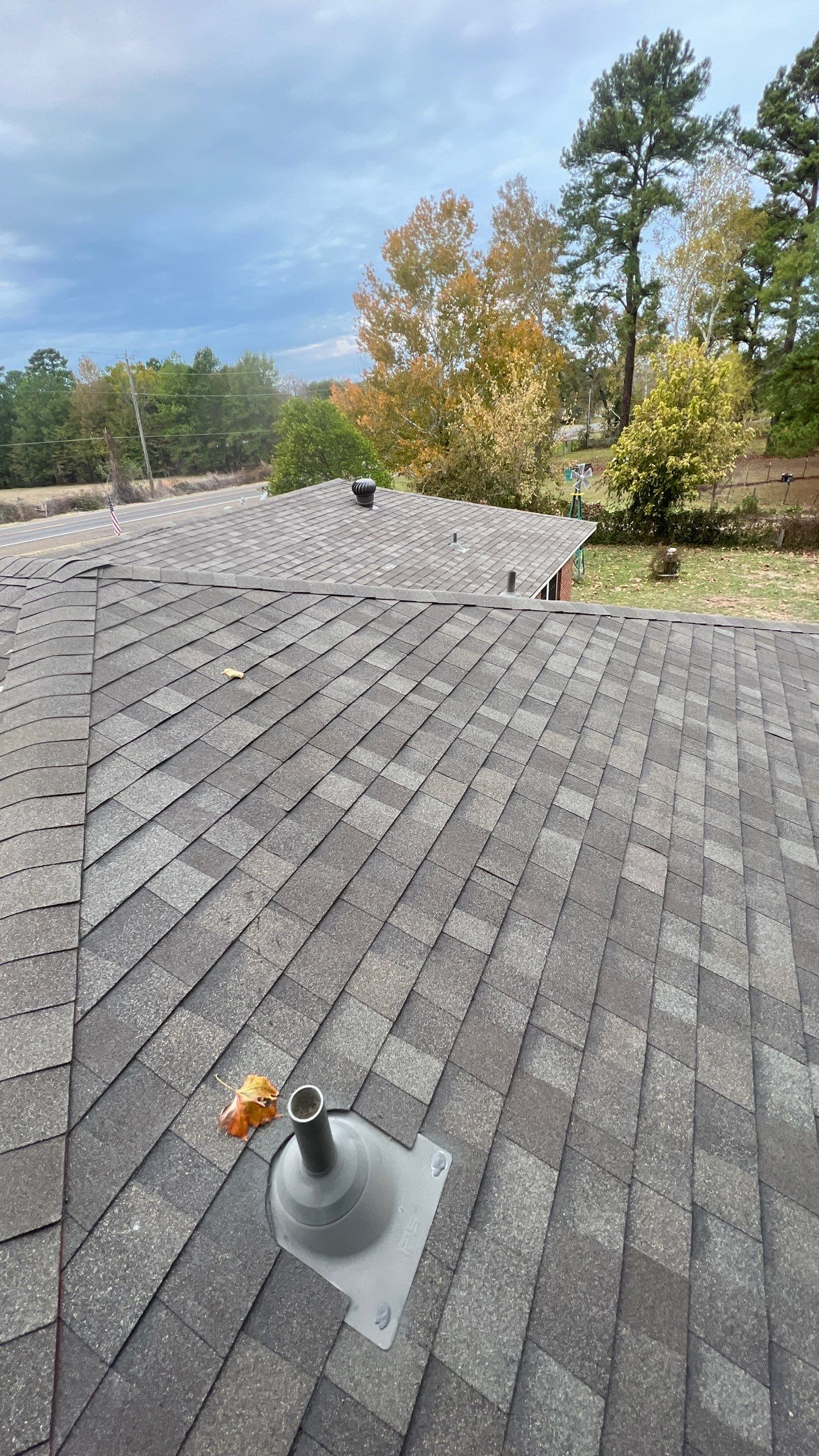 Owens Corning Oakridge Shingle - Color - Driftwood by deleted_company_780284