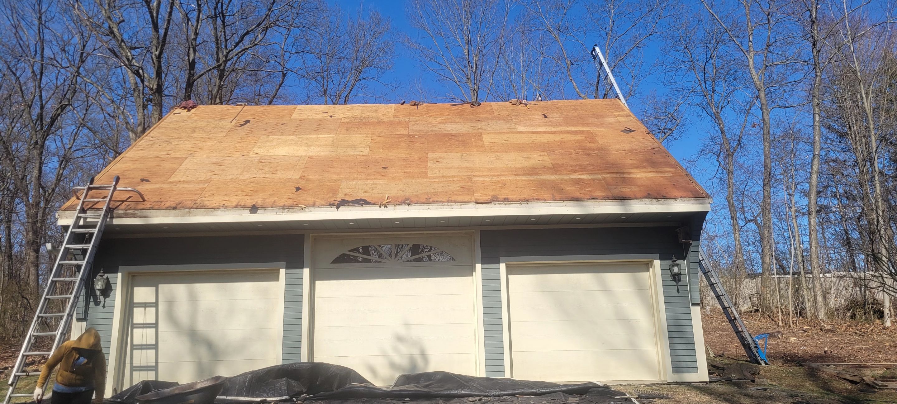 Flawless combination of style and strength; a brand new asphalt shingled roof by DiGiorgi by DiGiorgi Roofing and Siding Inc