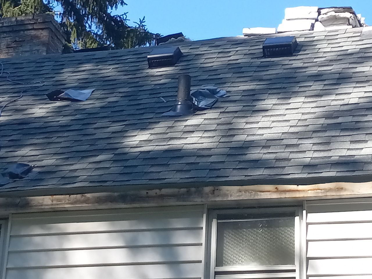 Brand: Atlas Pinnacle Color: Pristine Scotchgard Hearthstone Drip: White by Eagle Eye Roofing