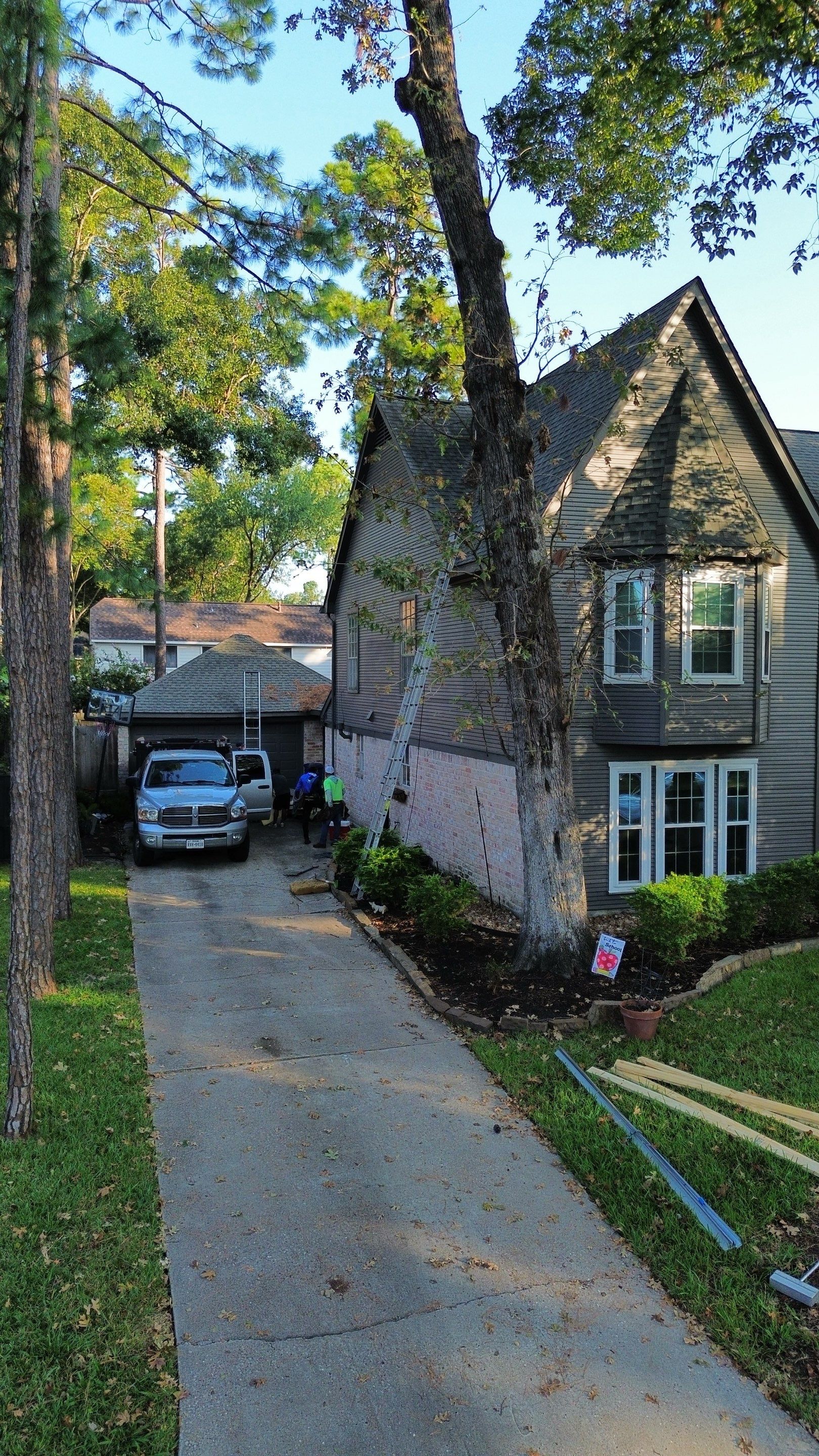 OC Oakridge Estate Gray by HHH Roofing & Construction