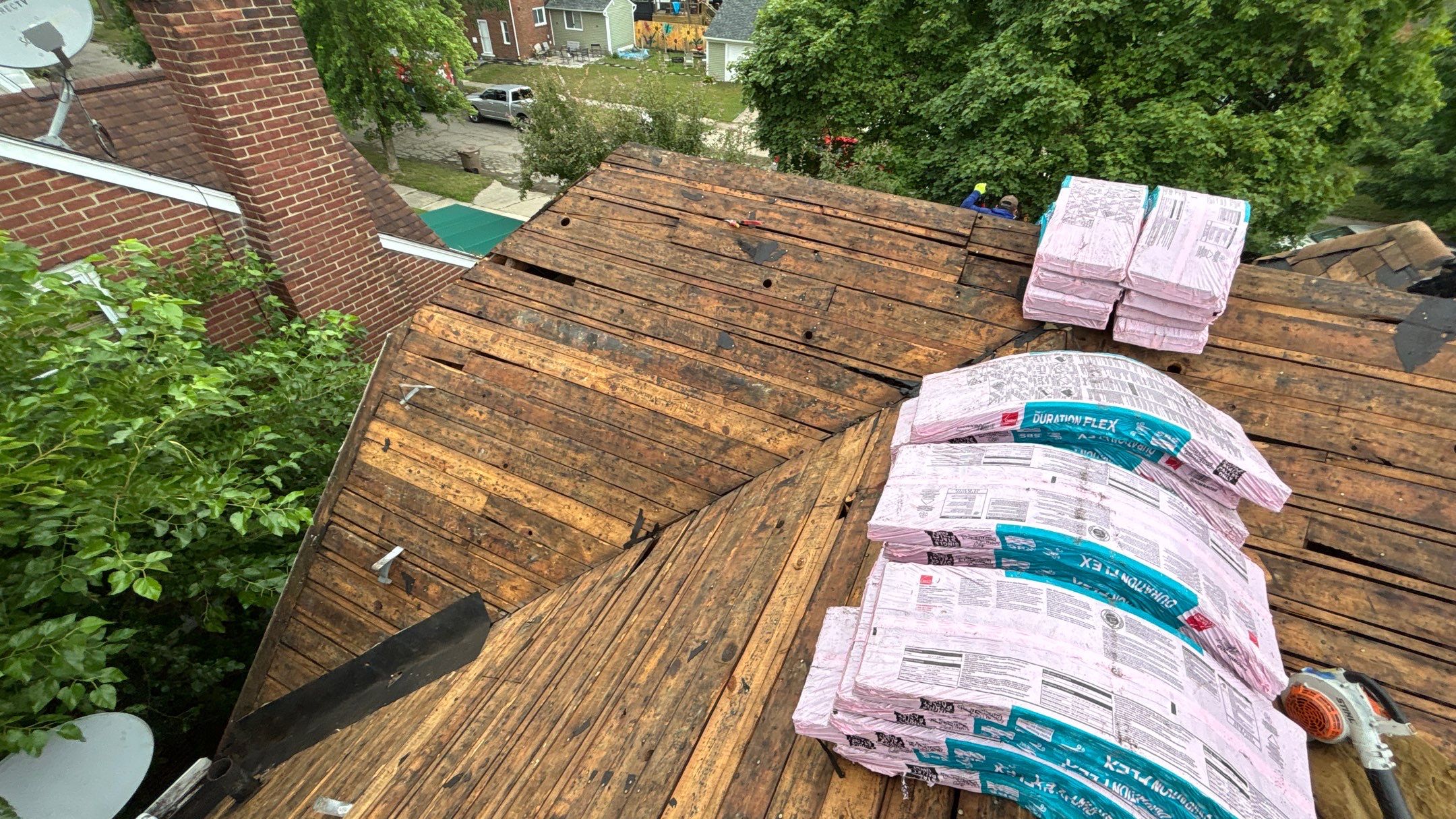 Roof Replacement using Owens Corning Brownwood by 180 Contractors