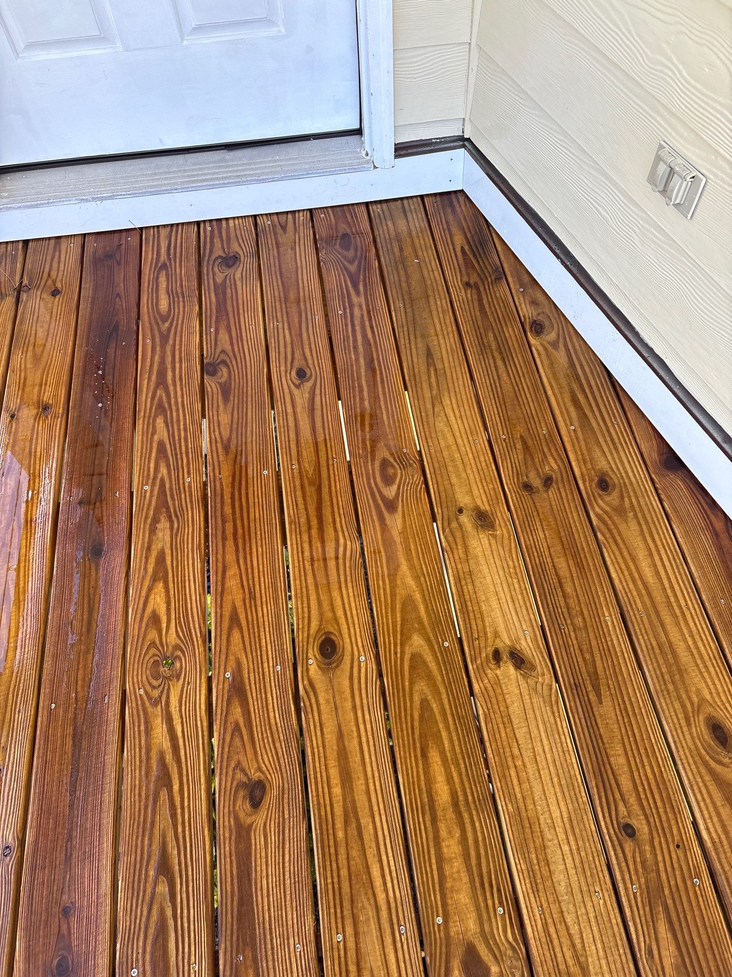 Wood Deck using Wood Sealant by DuraSeal