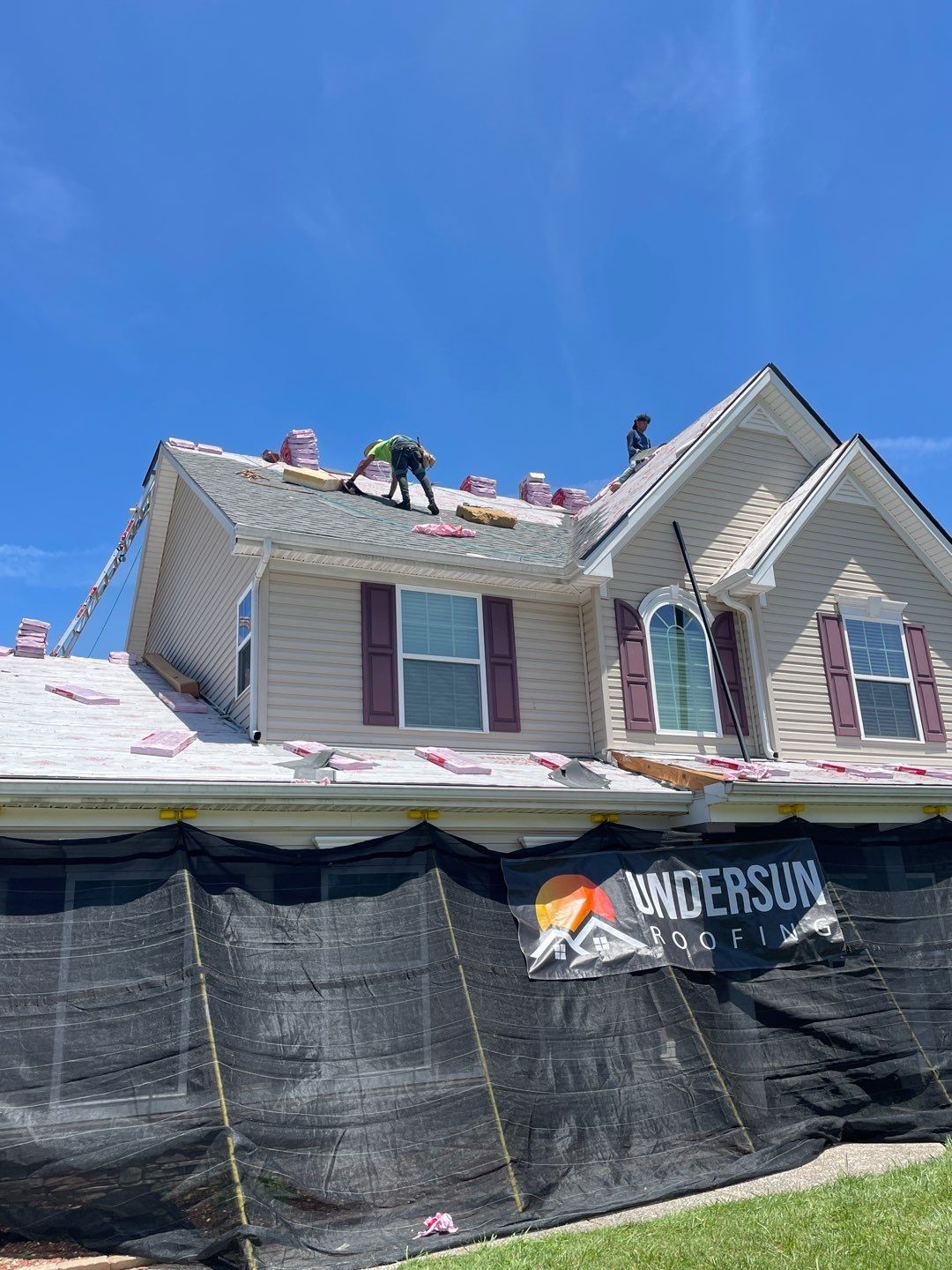 Residential Roofing Installation using Owens Corning Oakridge Roofing System by Undersun Roofing 