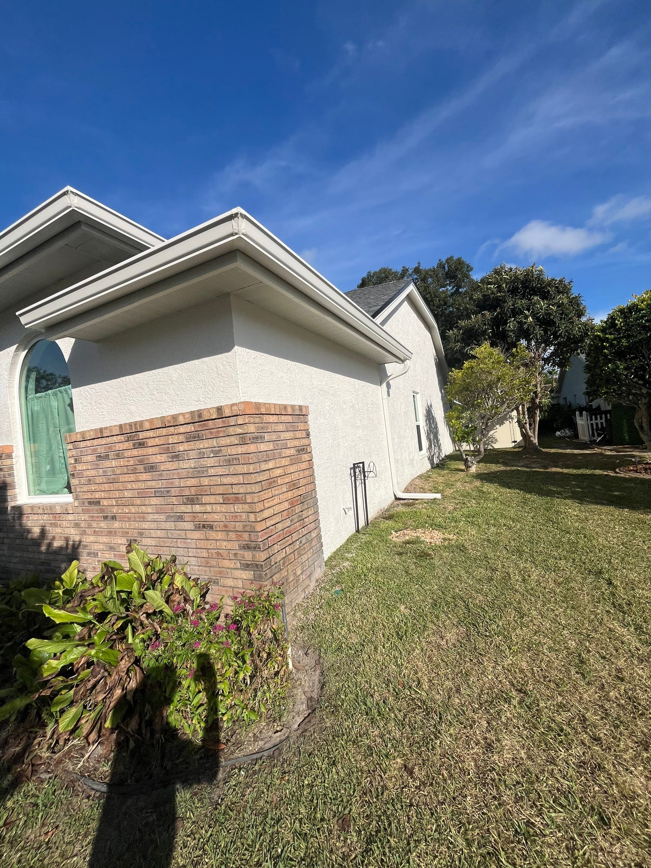 6 Inch Seamless Gutters using K-Style Seamless Gutters in Palm Harbor FL by Gutter Professors