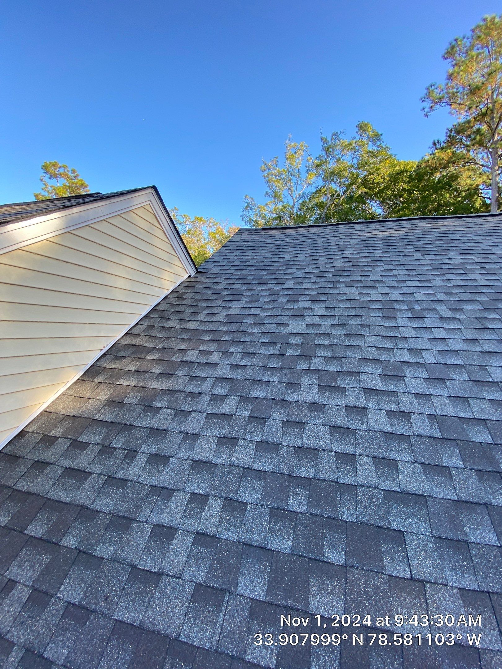 GAF HDZ - Weathered Wood by Linta Roofing Inc