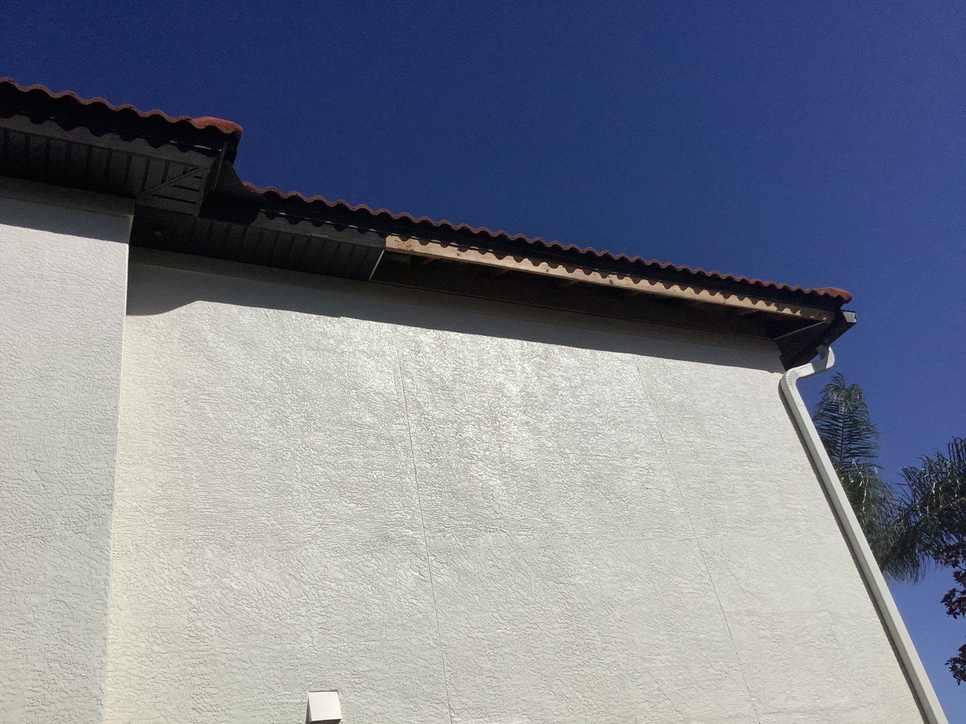 Dark Soffit and Fascia Repair in Lakewood Ranch FL by Gutter Professors
