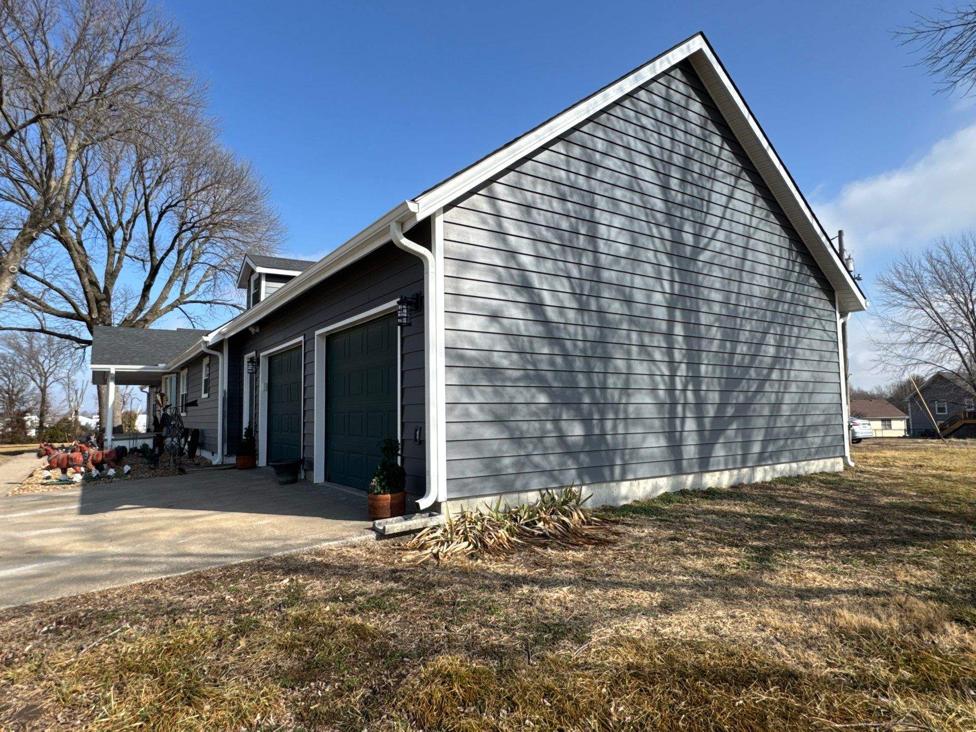 Siding Installation using Craneboard D7 by EEC Windows, Siding & Roofing