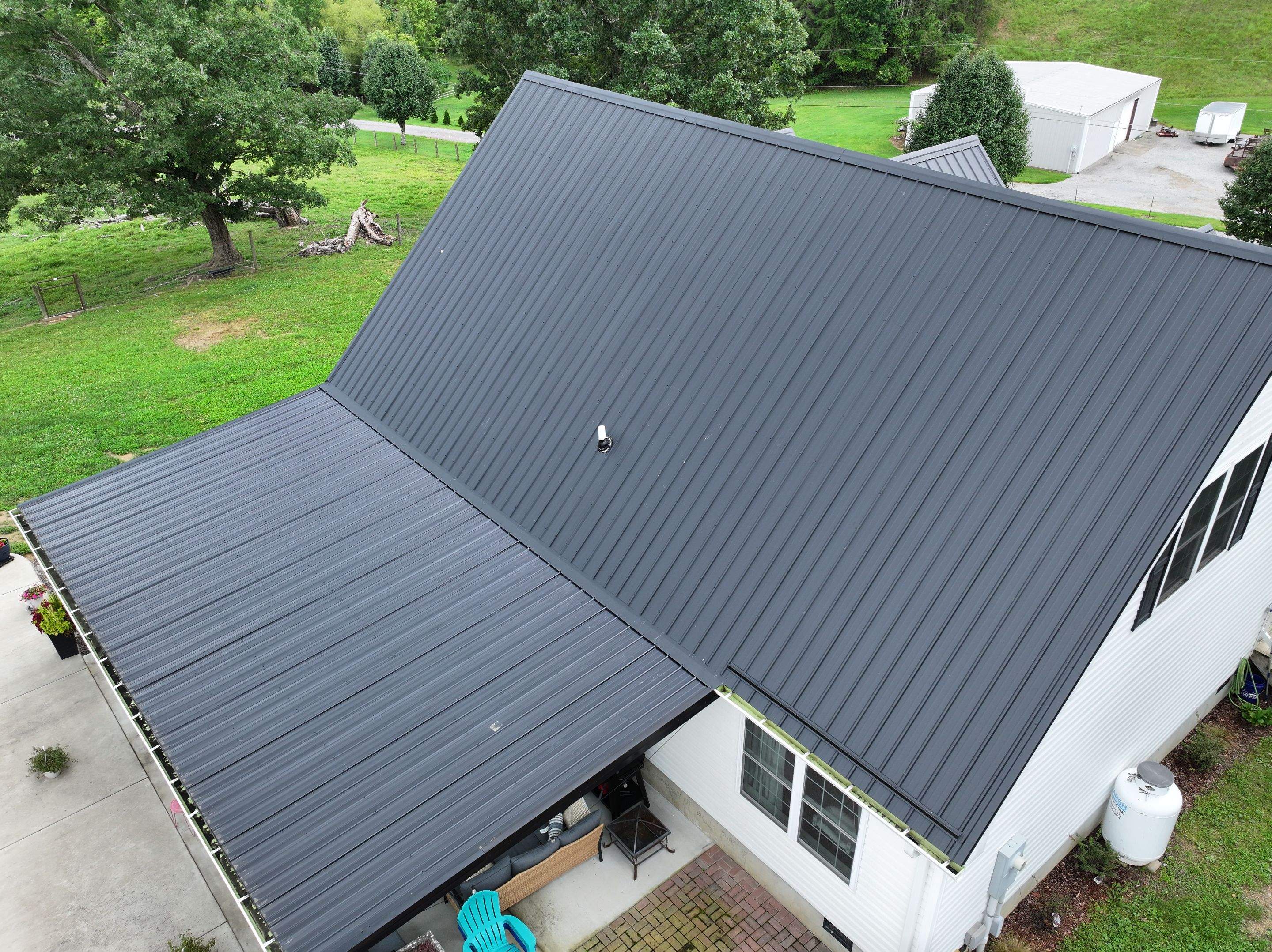 Wine Residence by Omnia Roofing