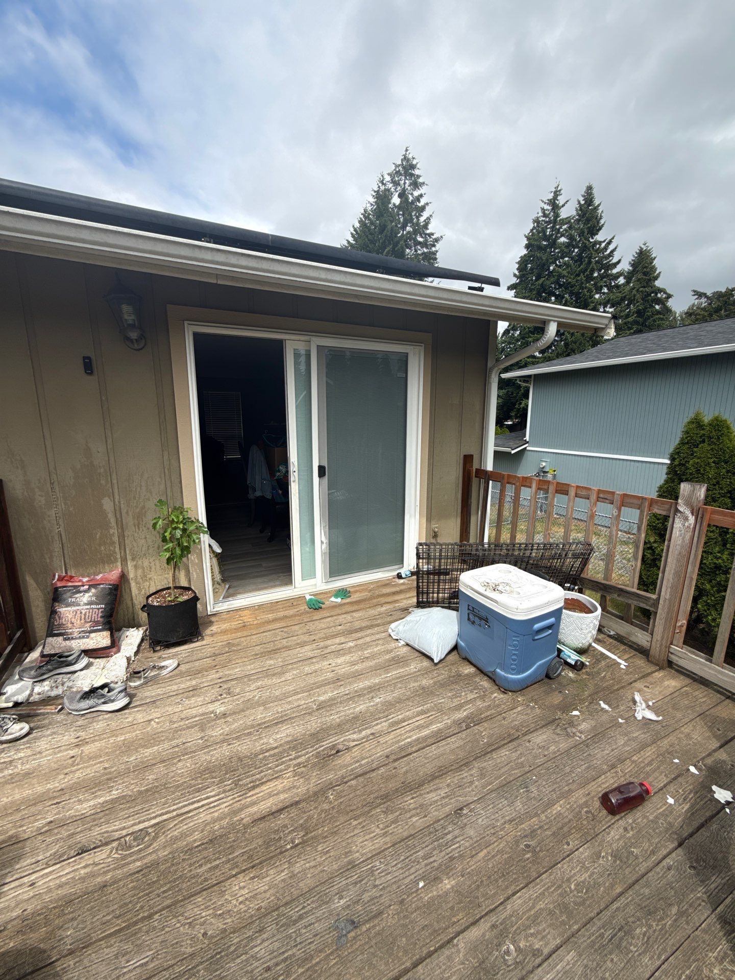 Composite Deck Installation with Black Metal Railings in Bonney Lake by Expedeck