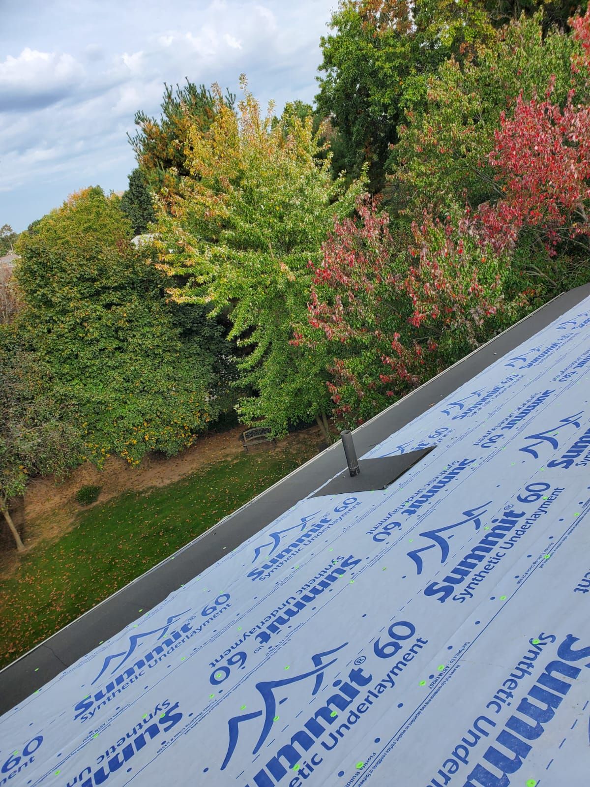 ATLAS PINNACLE COLOR: HEARTHSTONE, DRIP EDGE: BLACK by Eagle Eye Roofing