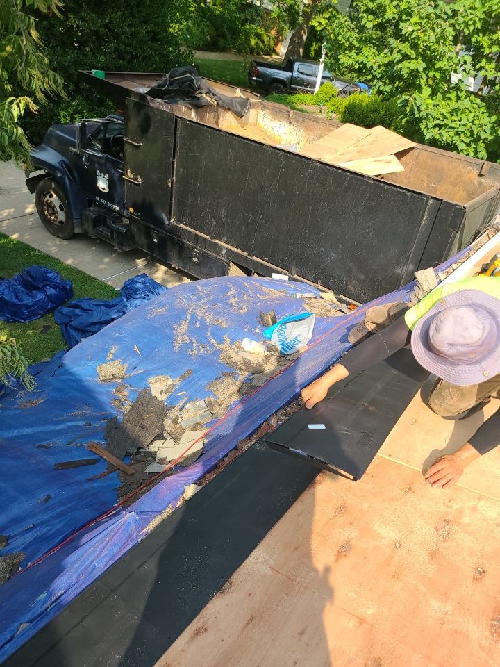 Vienna: CertainTeed Landmark Pro Architectural Shingles in Max Def Pewterwood by RM Banning, Inc.