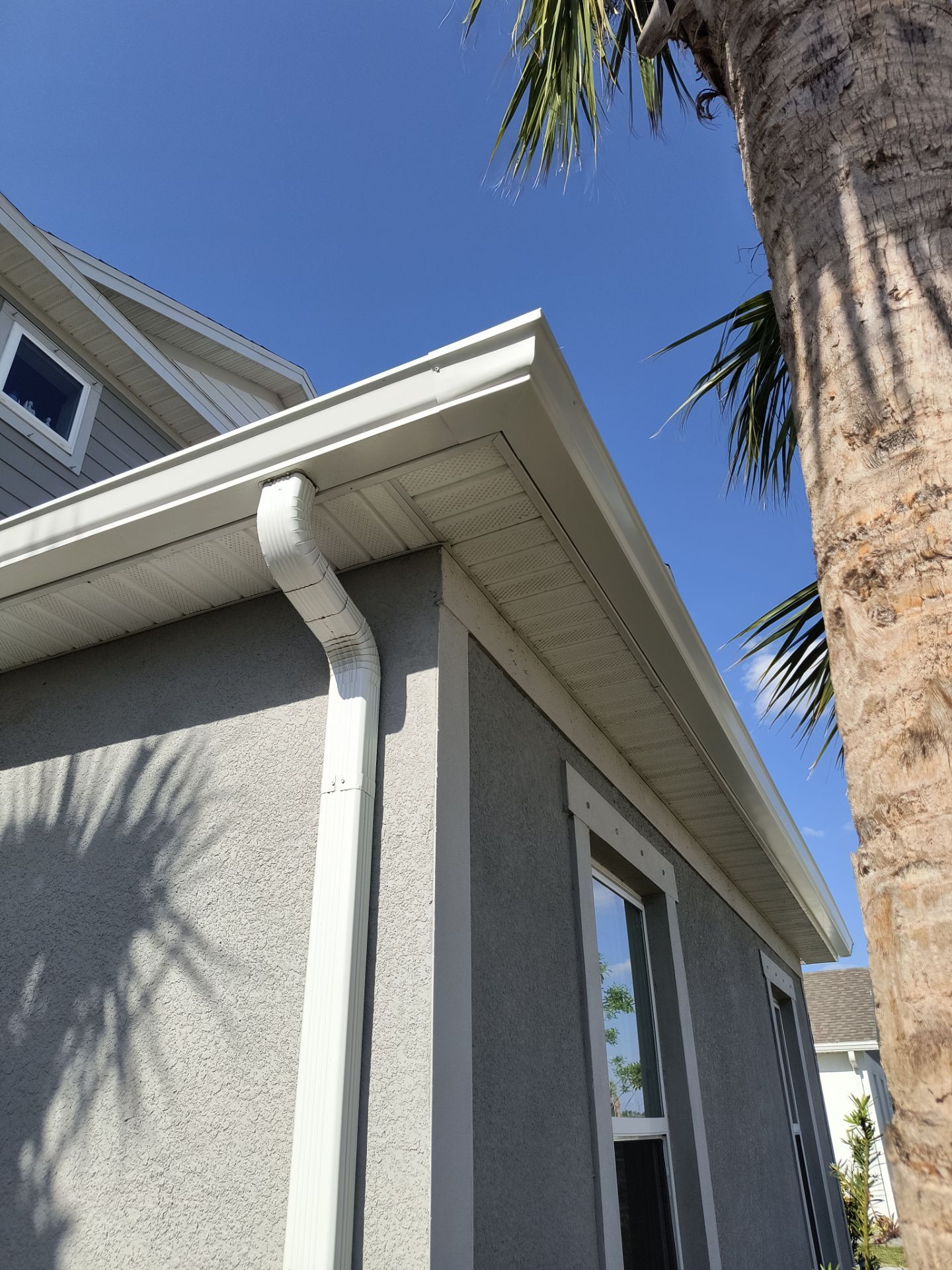 6 Inch Seamless Gutters using 6 Inch Seamless Gutters in Sarasota FL by Gutter Professors