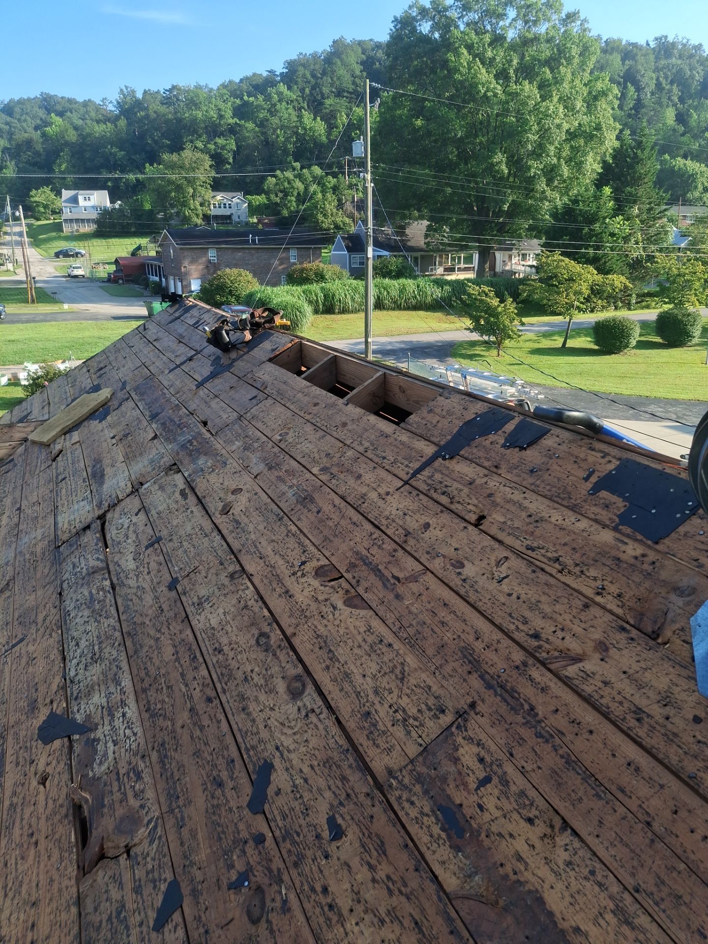 Residential Roofing Installation using GAF Timberline HDZ Weatherer Wood by Rainstoppers Roofing